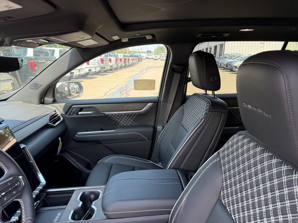 2026 GMC Acadia Denali - Photo 17
