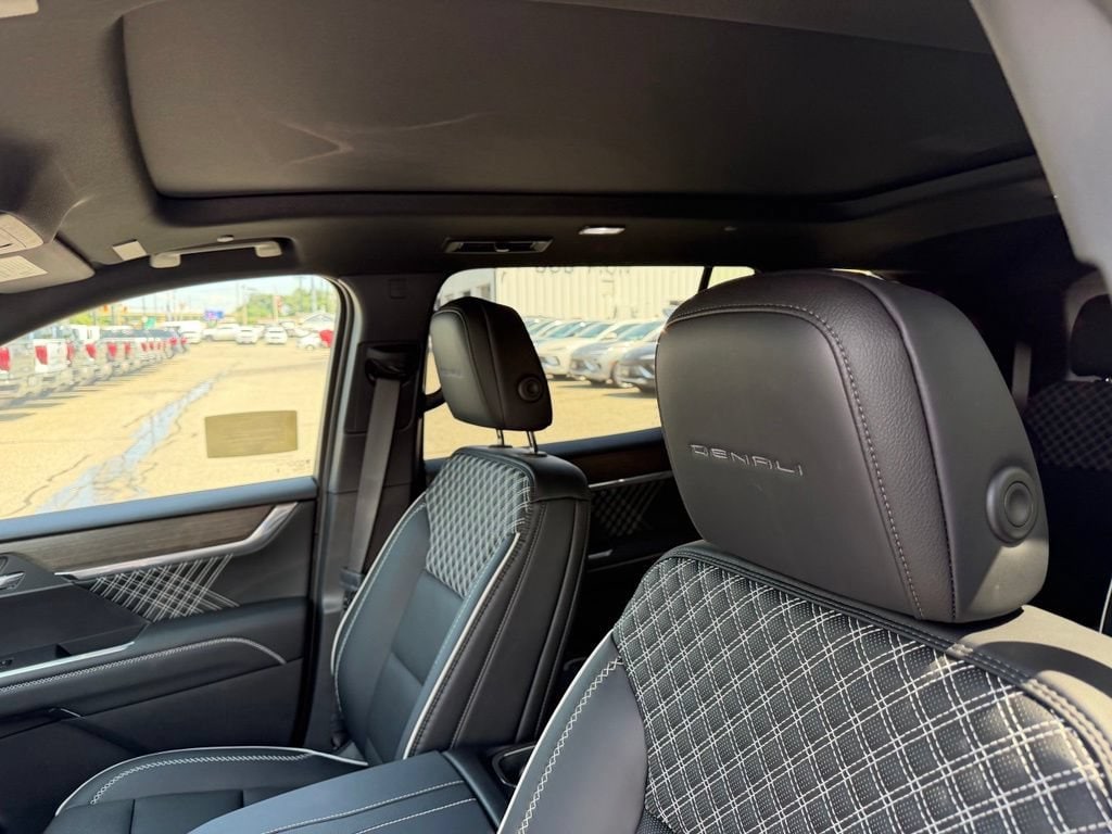 2026 GMC Acadia Denali - Photo 16