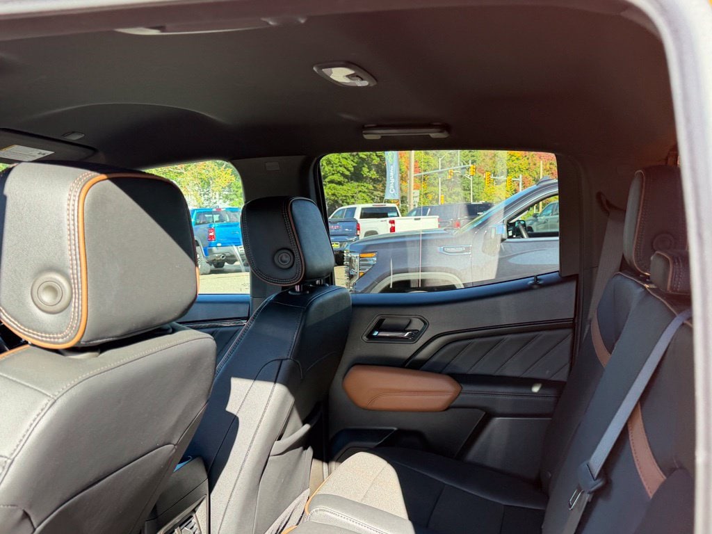 2025 GMC Canyon AT4 - Photo 11