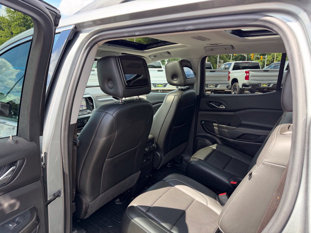 2023 GMC Acadia SLT - Photo 13