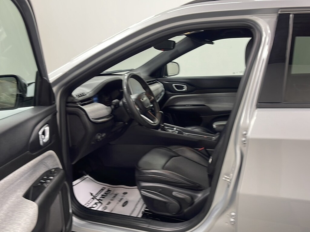 Used 2024 Jeep Compass Latitude