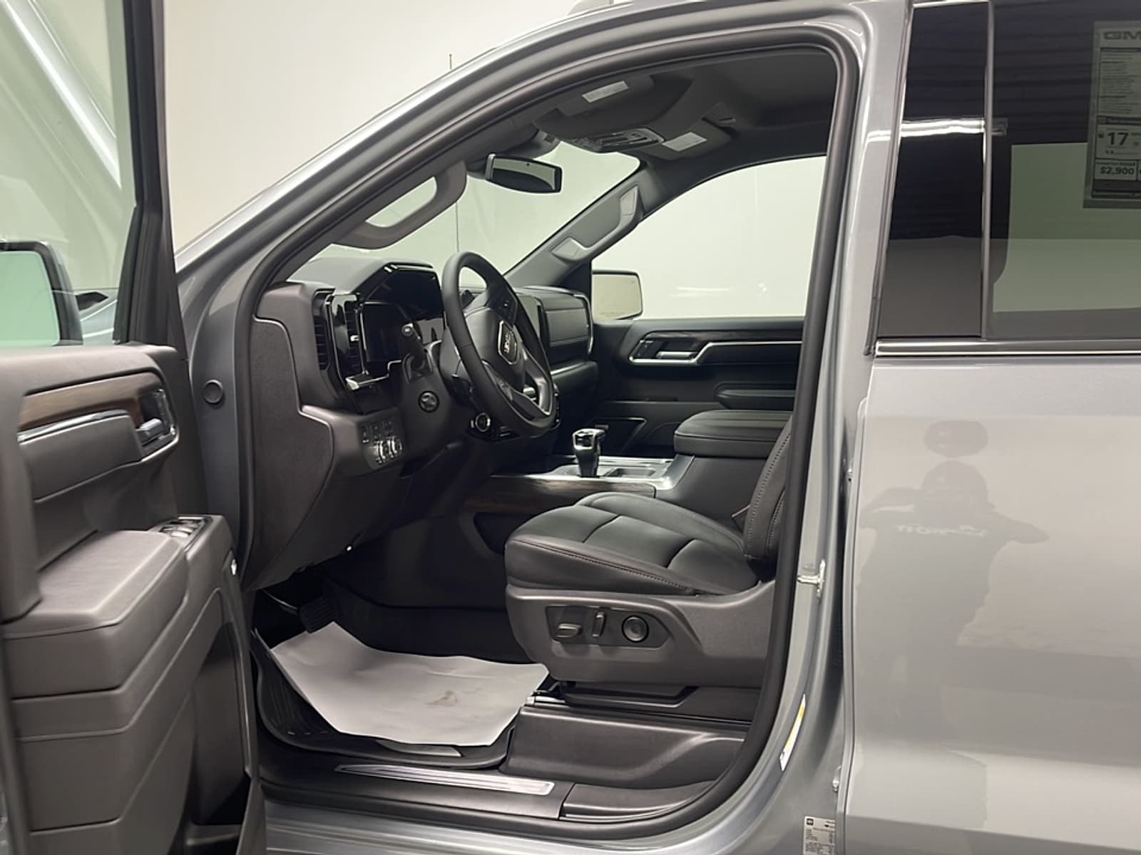 2026 GMC Sierra 1500 SLT - Photo 2