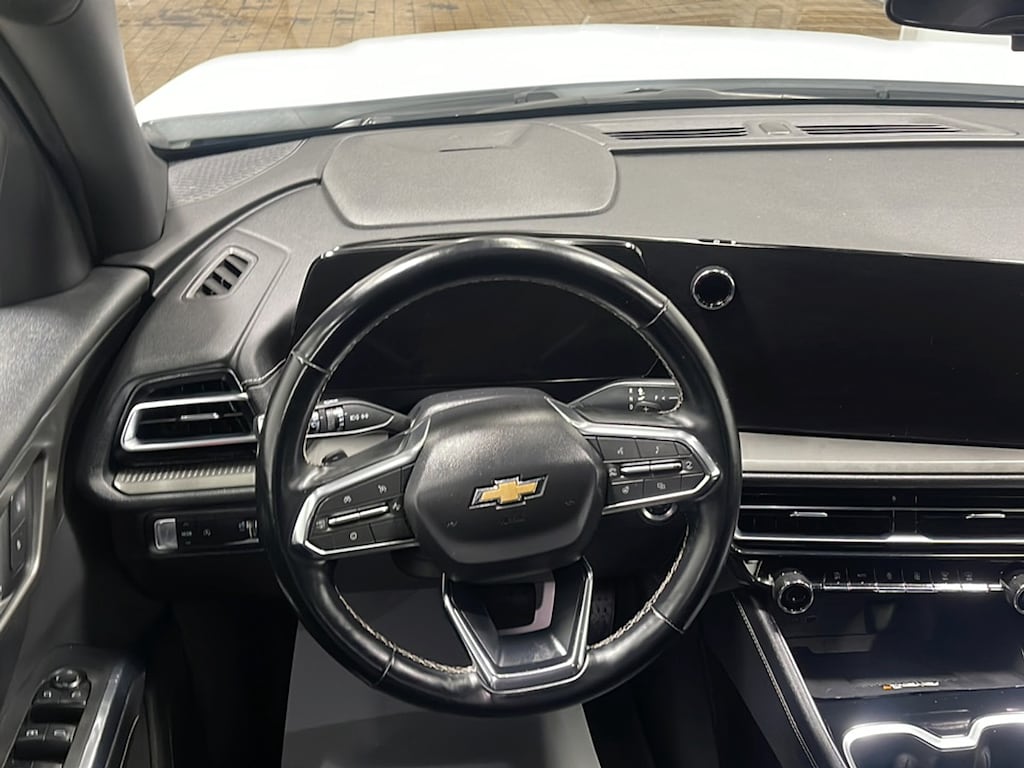 Used 2025 Chevrolet Traverse LT SUV