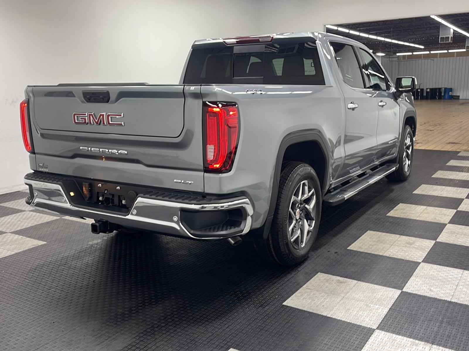 2026 GMC Sierra 1500 SLT - Photo 18