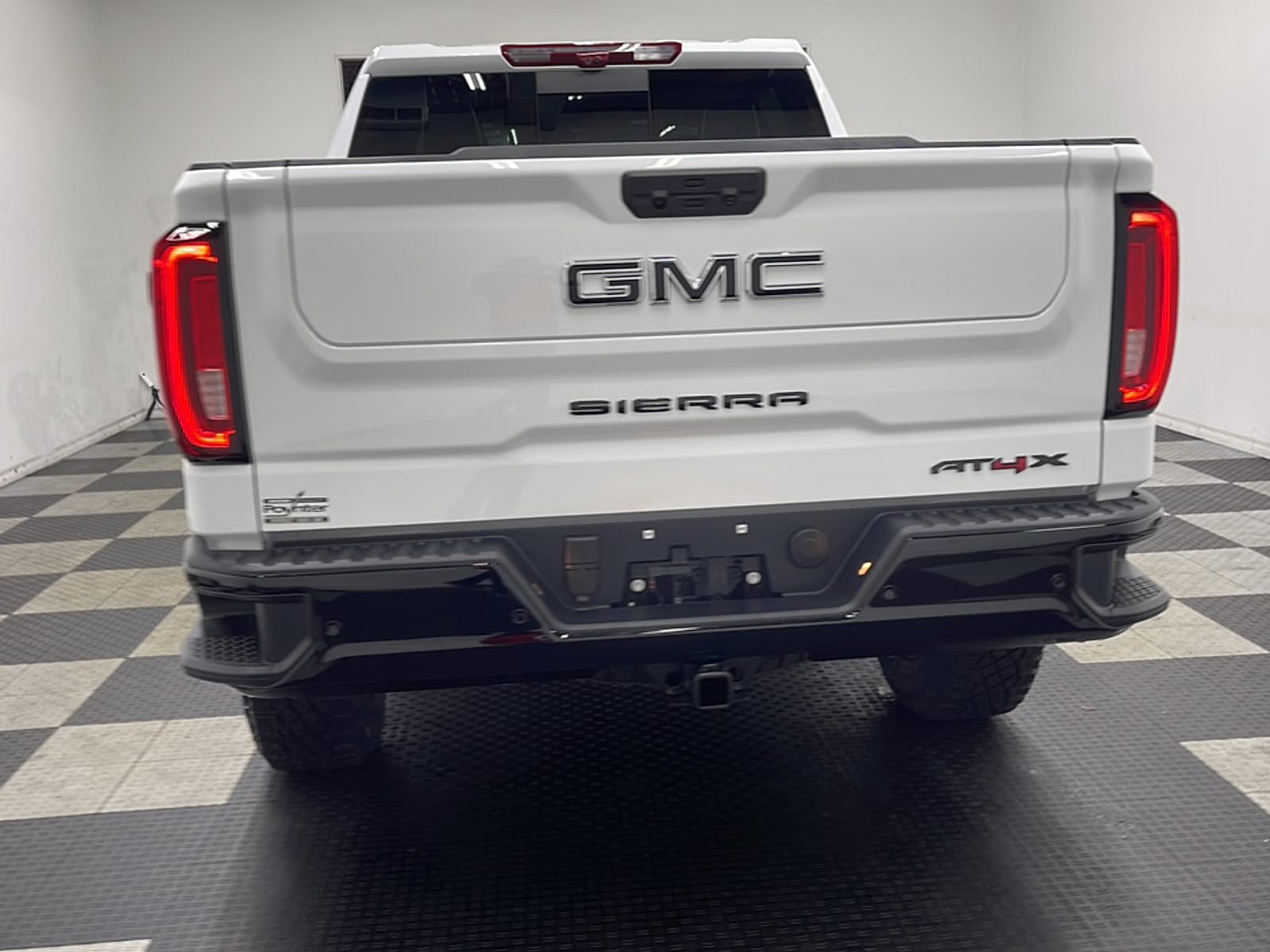 2026 GMC Sierra 1500 AT4X - Photo 18