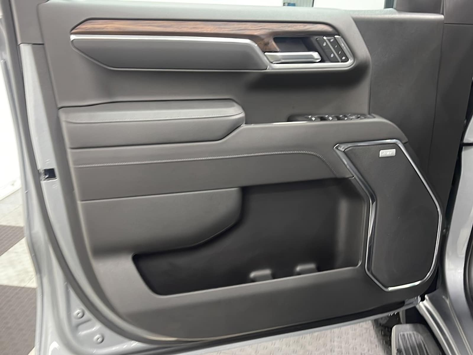 2026 GMC Sierra 1500 SLT - Photo 13