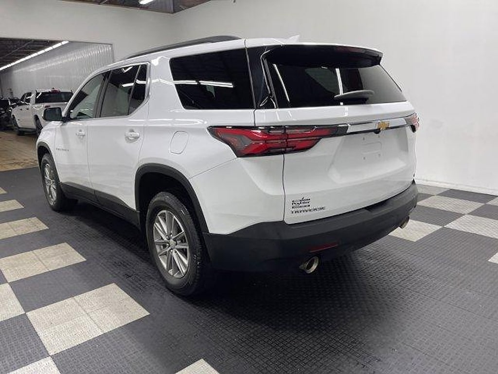 Used 2023 Chevrolet Traverse LT Cloth SUV
