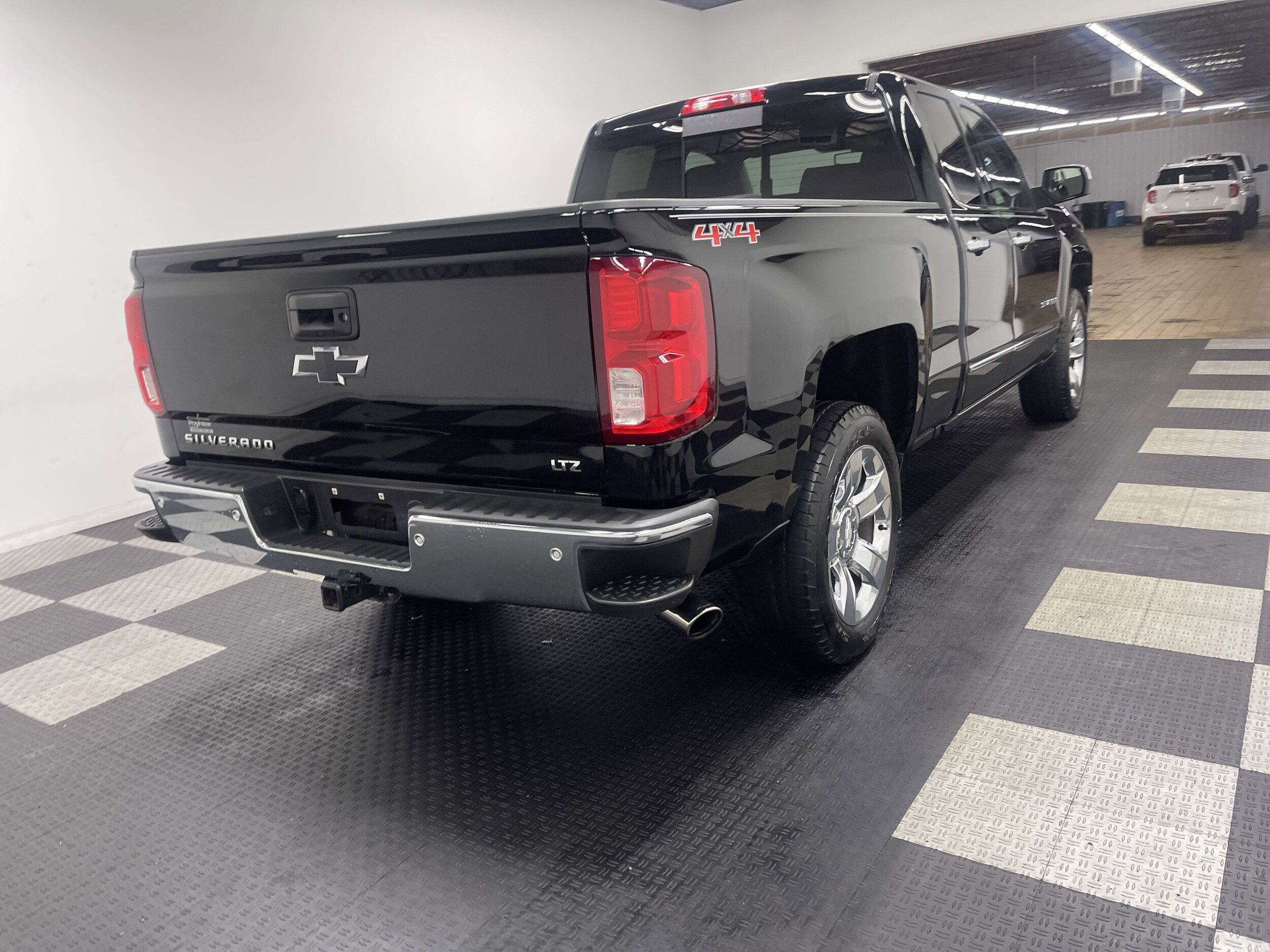 2017 Chevrolet Silverado 1500 LTZ photo 4
