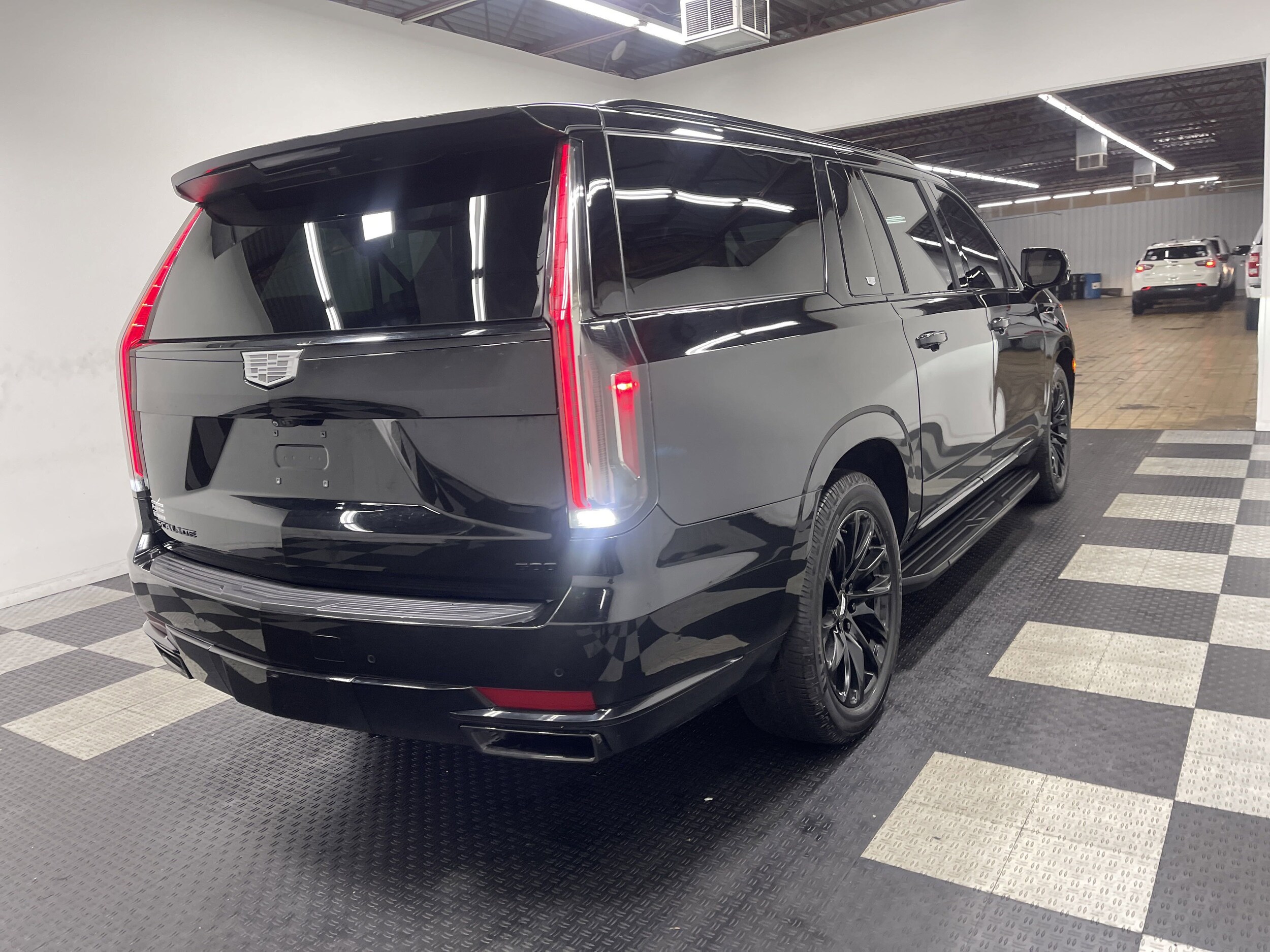 2022 Cadillac Escalade ESV Sport Platinum photo 4