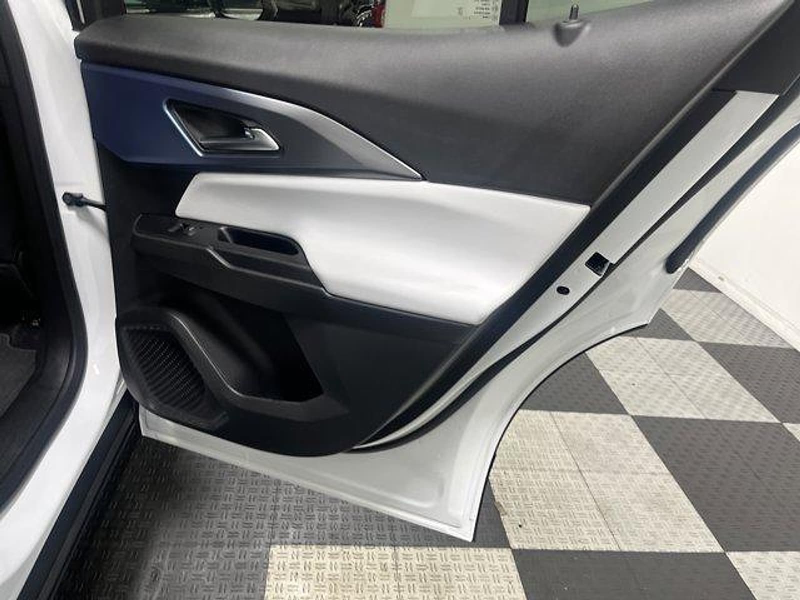 2026 Chevrolet Equinox EV 2LT - Photo 14