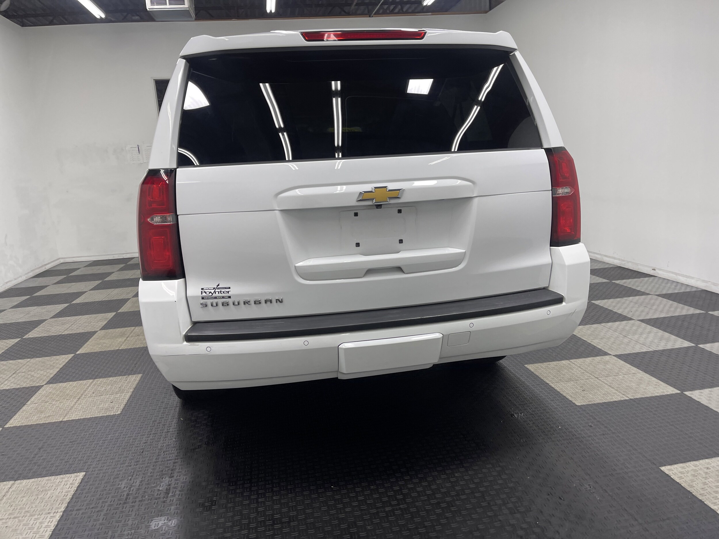 2020 Chevrolet Suburban LT photo 3