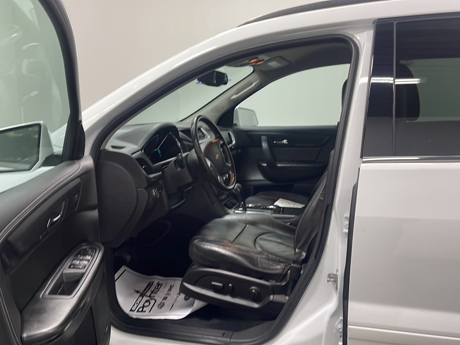 Used 2016 Chevrolet Traverse 2LT with VIN 1GNKRHKD1GJ317651 for sale in Seymour, IN
