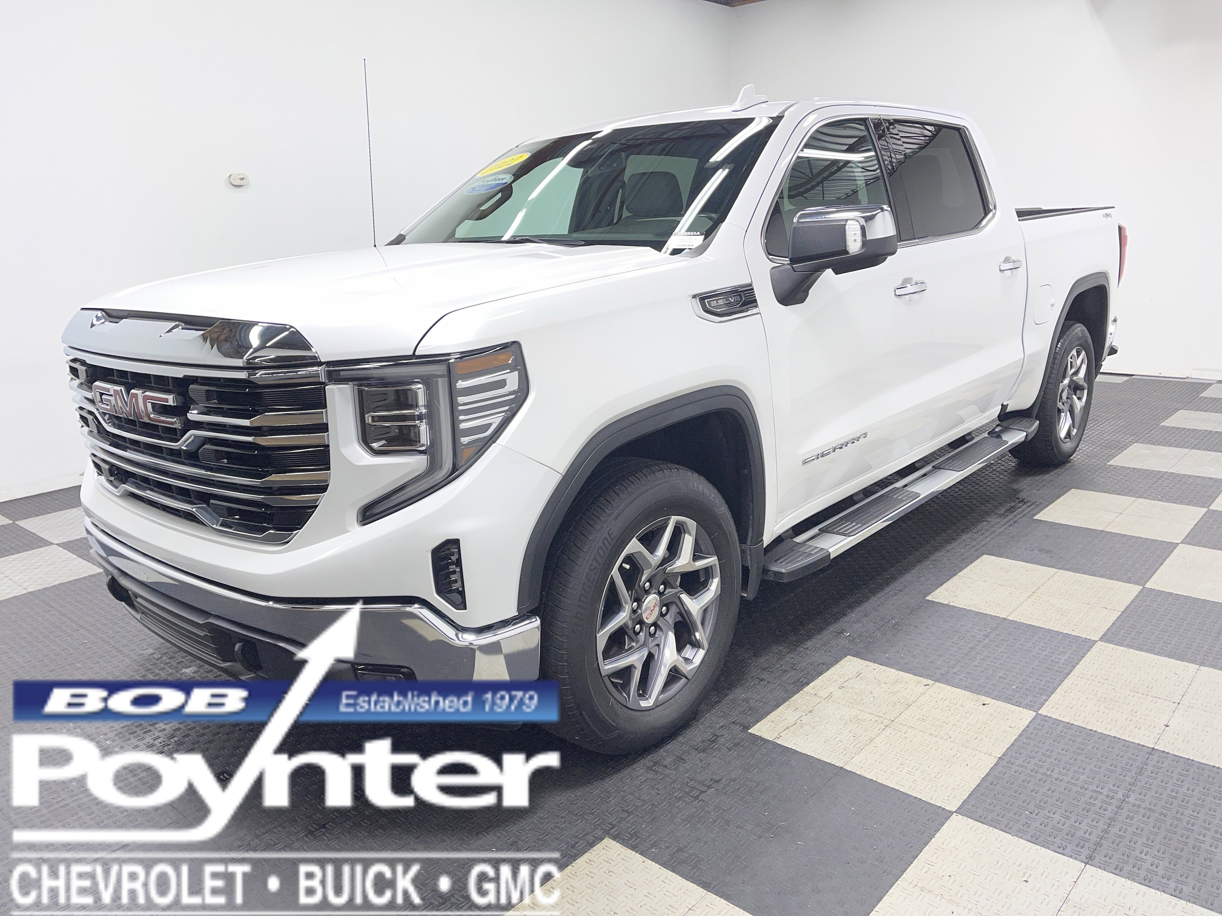 2022 GMC Sierra 4WD Crew Cab Short Box SLT's photo