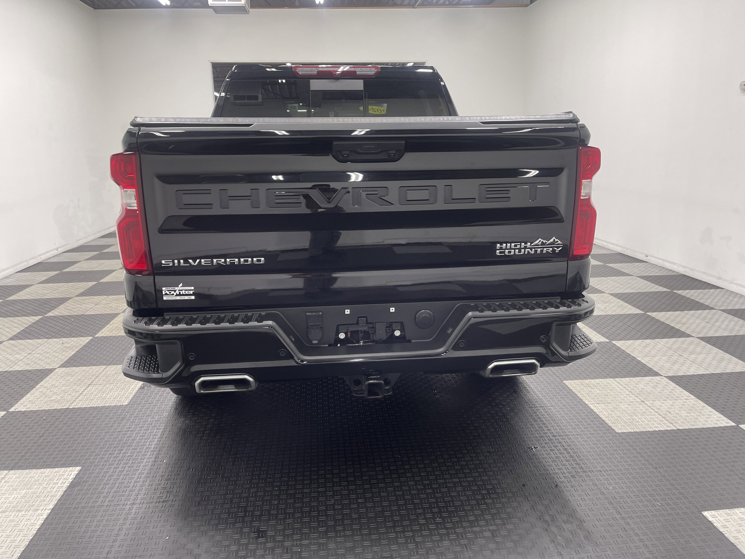 2024 Chevrolet Silverado 1500 High Country photo 2