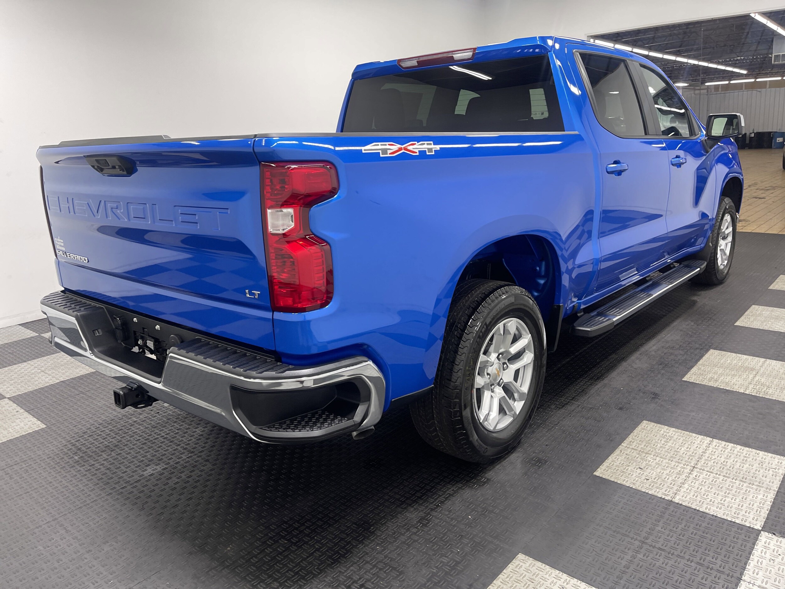 2025 Chevrolet Silverado 1500 LT photo 4