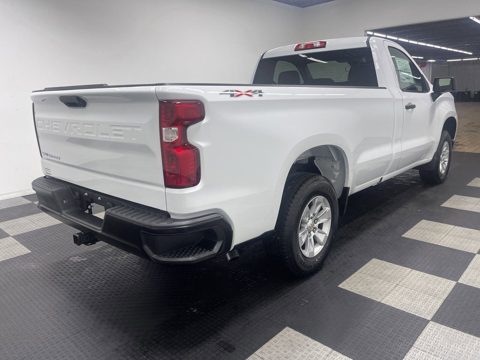 2025 Chevrolet Silverado 1500 photo 4