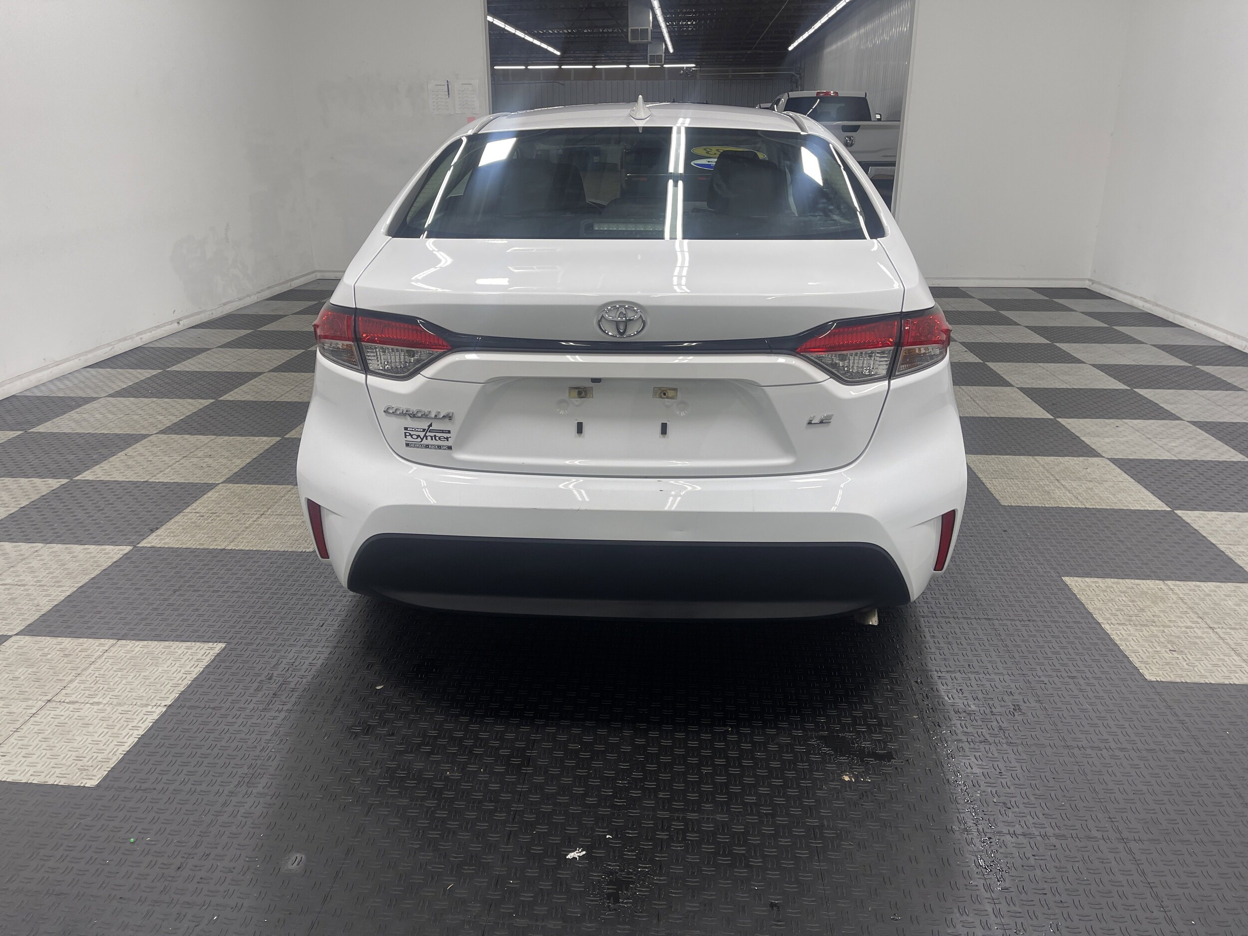 2023 Toyota Corolla LE photo 3