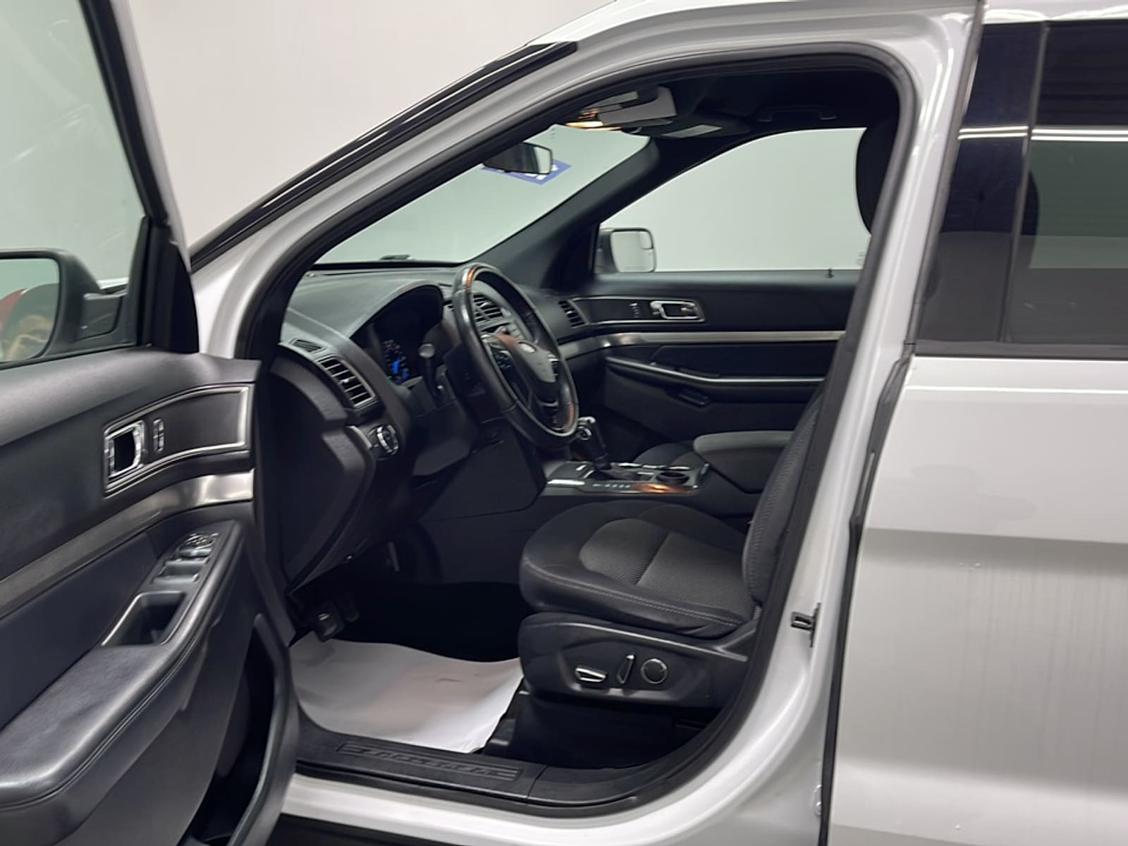 Used 2018 Ford Explorer XLT with VIN 1FM5K7D85JGA19222 for sale in Seymour, IN