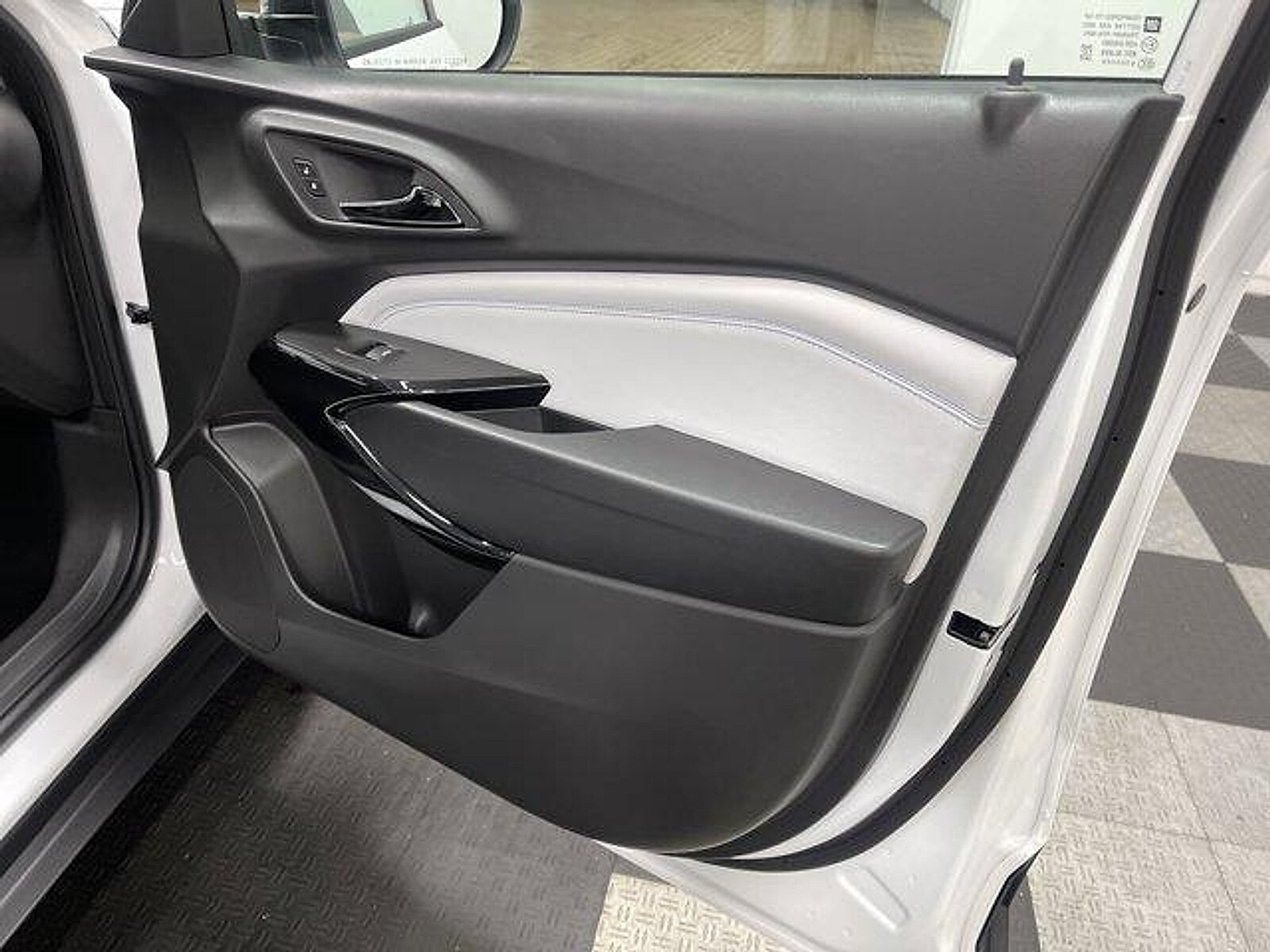 2026 Chevrolet Trax LT - Photo 18