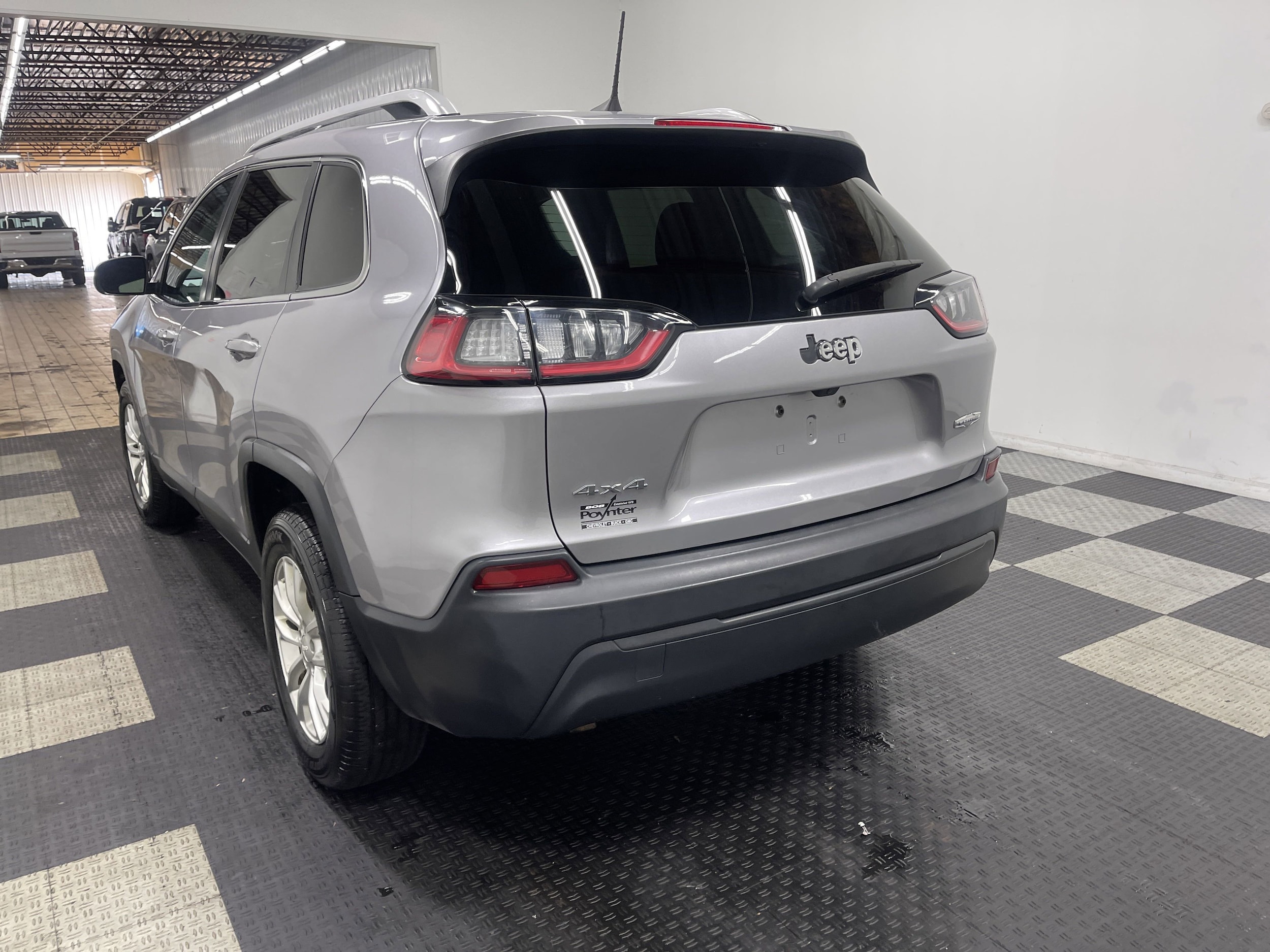 Used 2019 Jeep Cherokee Latitude with VIN 1C4PJMCB6KD186722 for sale in Seymour, IN