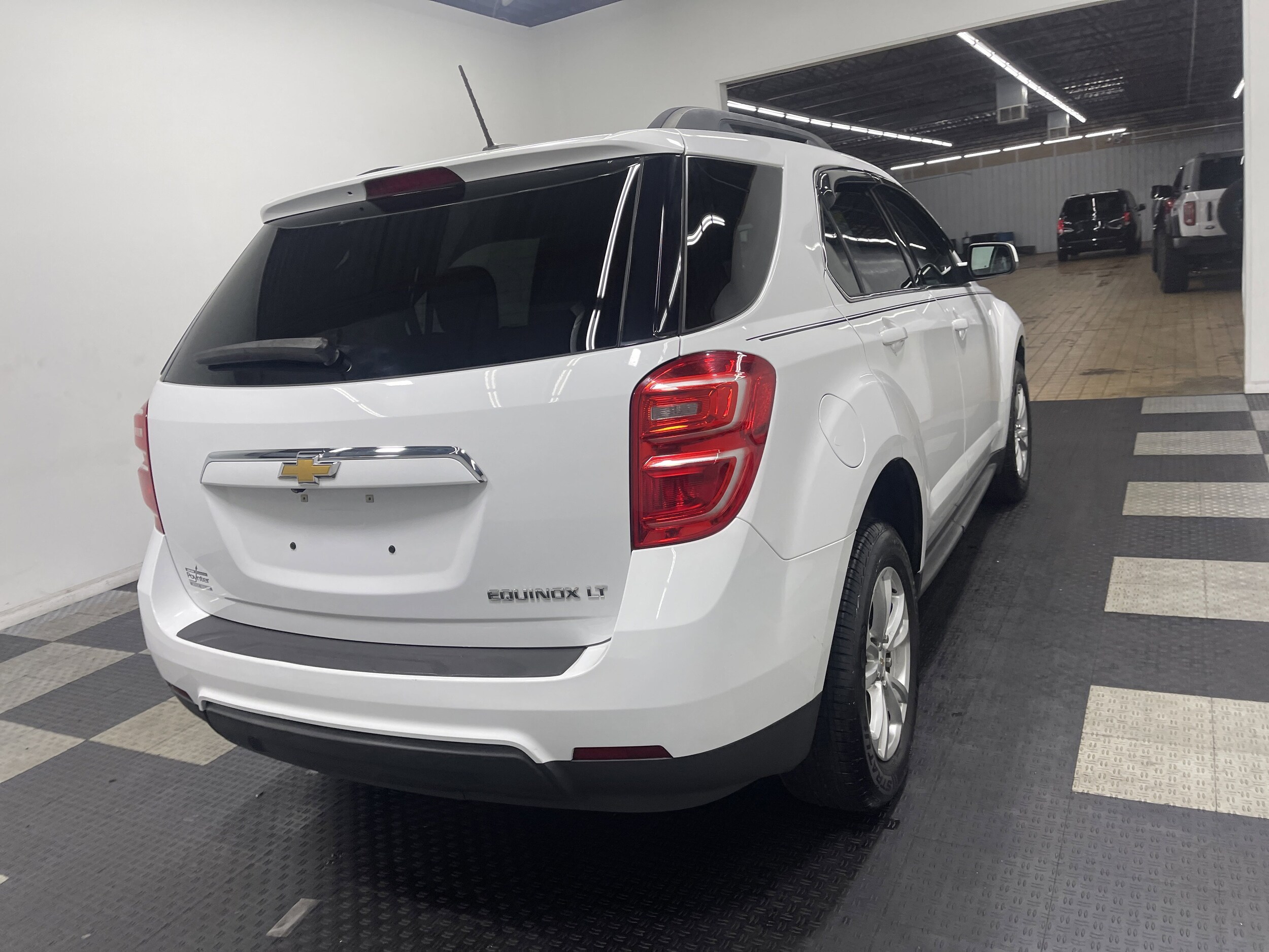 2016 Chevrolet Equinox LT photo 4