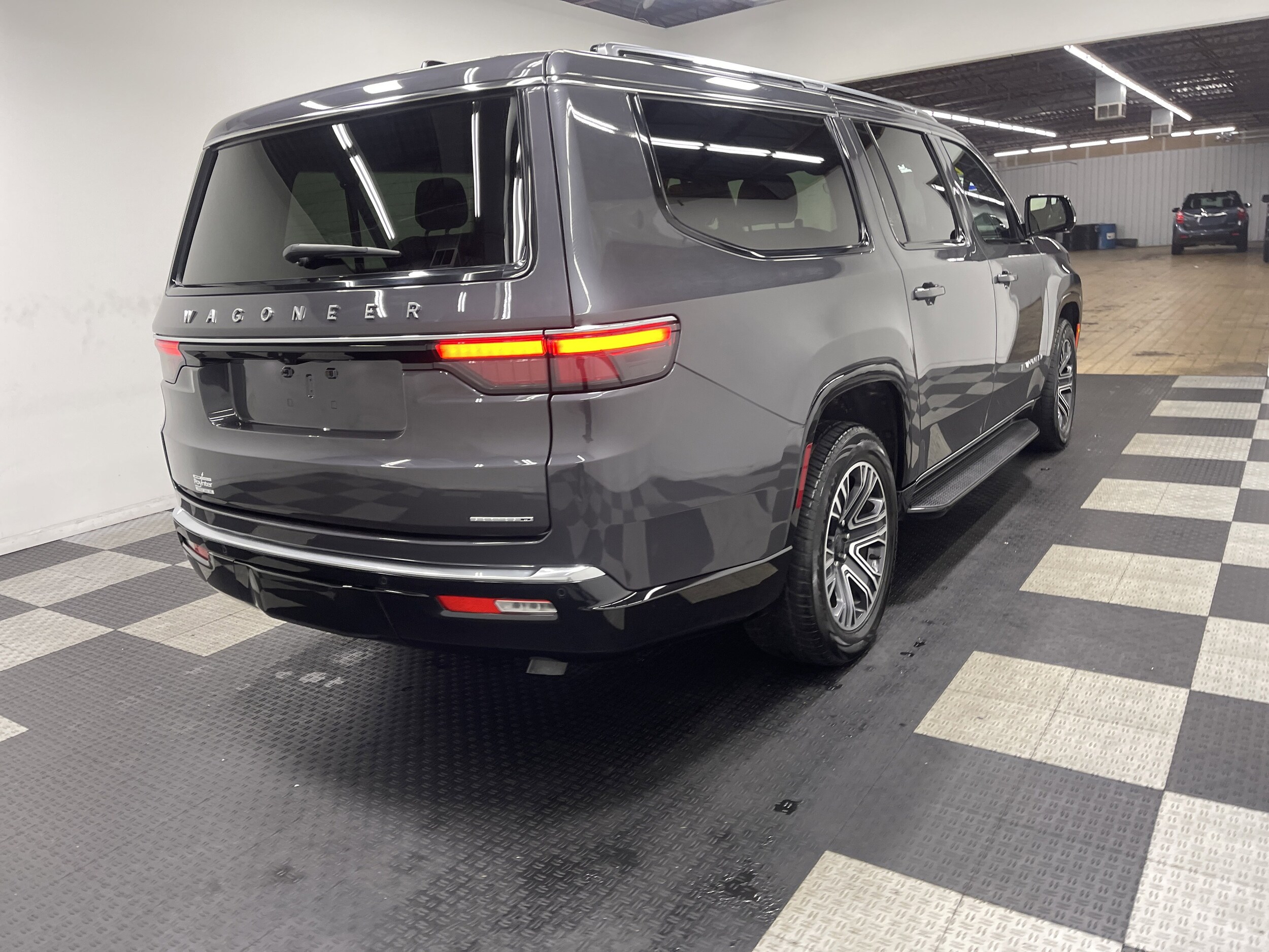 2024 Jeep Wagoneer L Series II photo 4