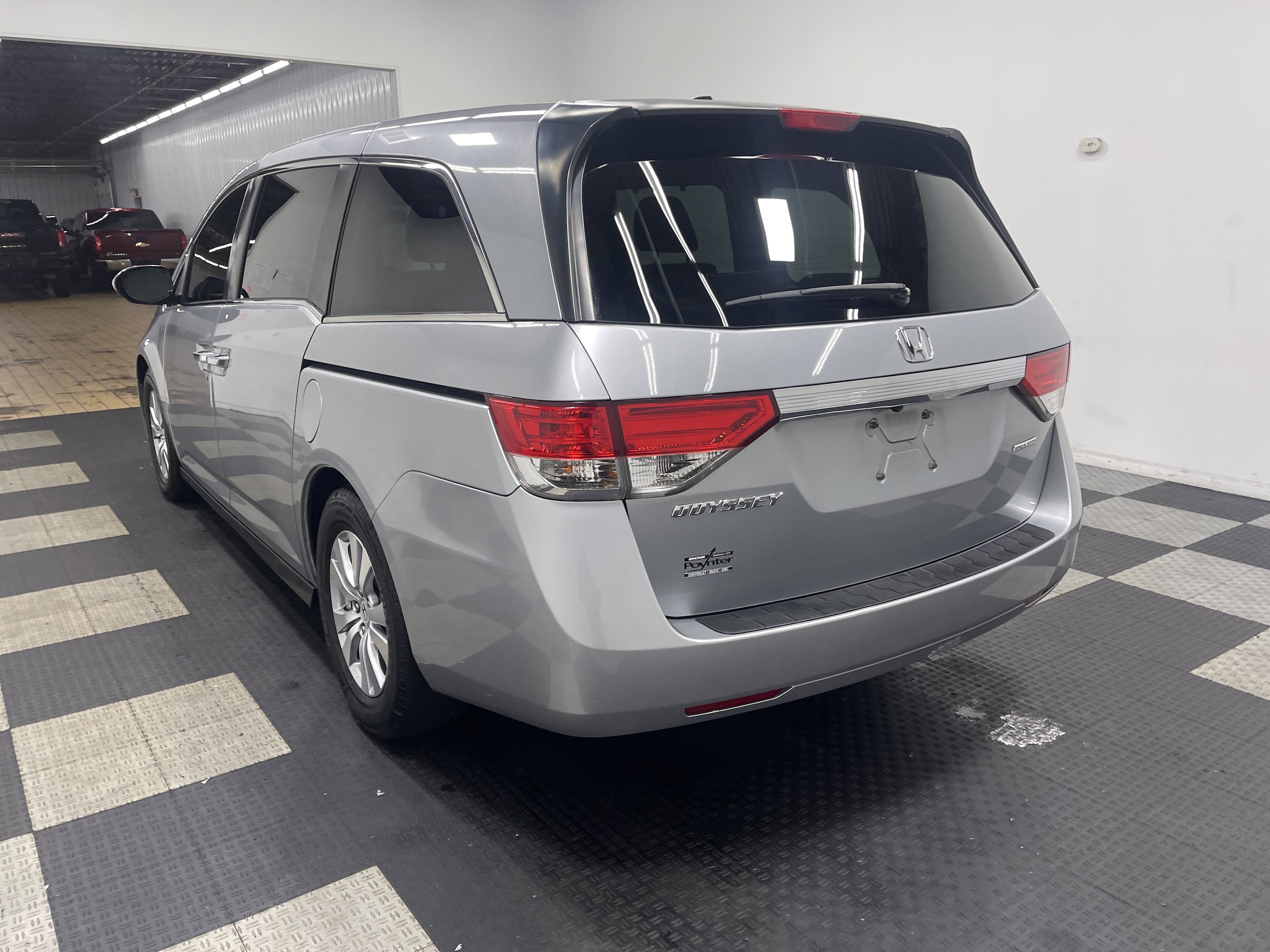 Used 2016 Honda Odyssey SE with VIN 5FNRL5H37GB105804 for sale in Seymour, IN
