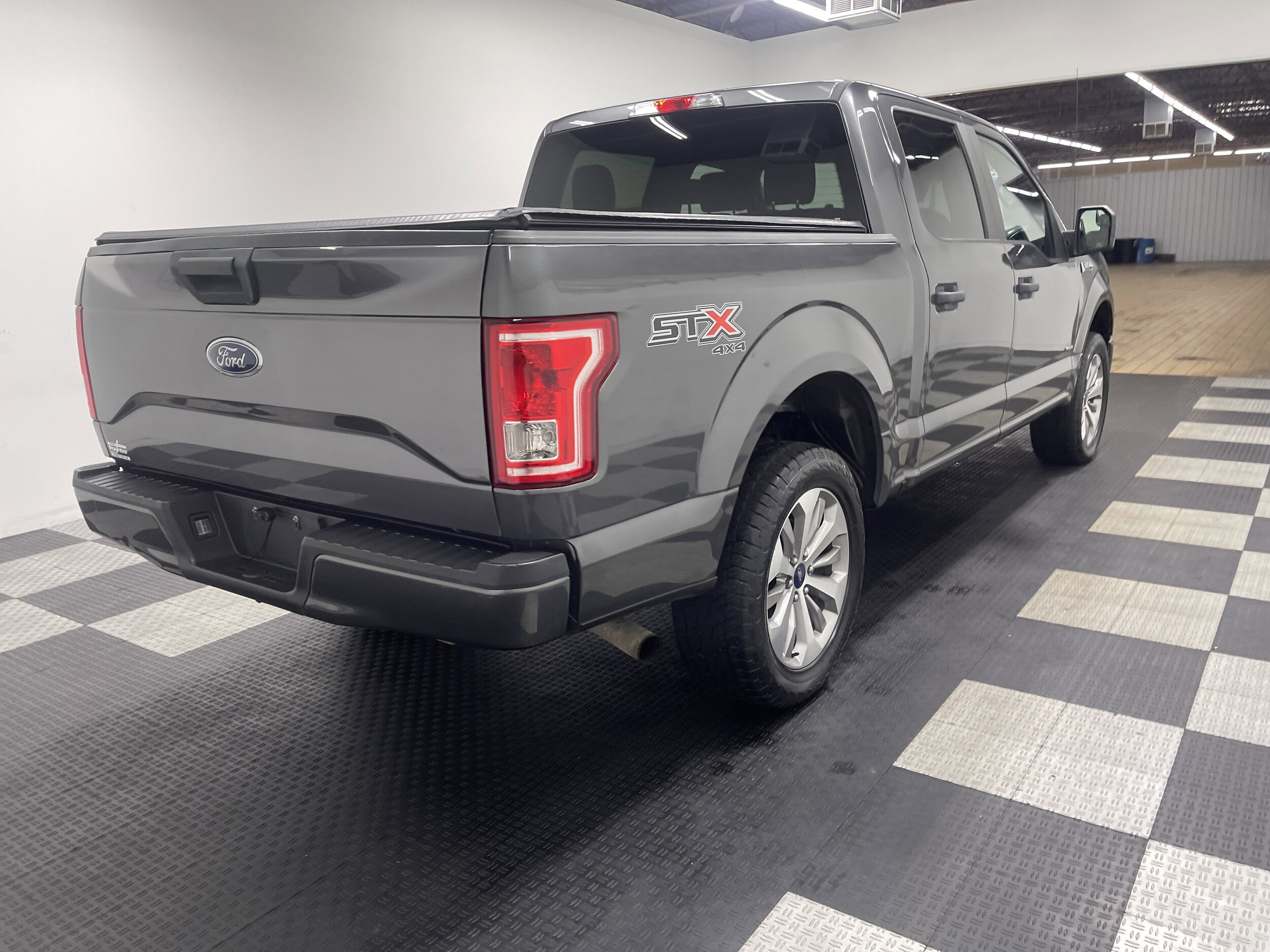 2017 Ford F-150 XL photo 4