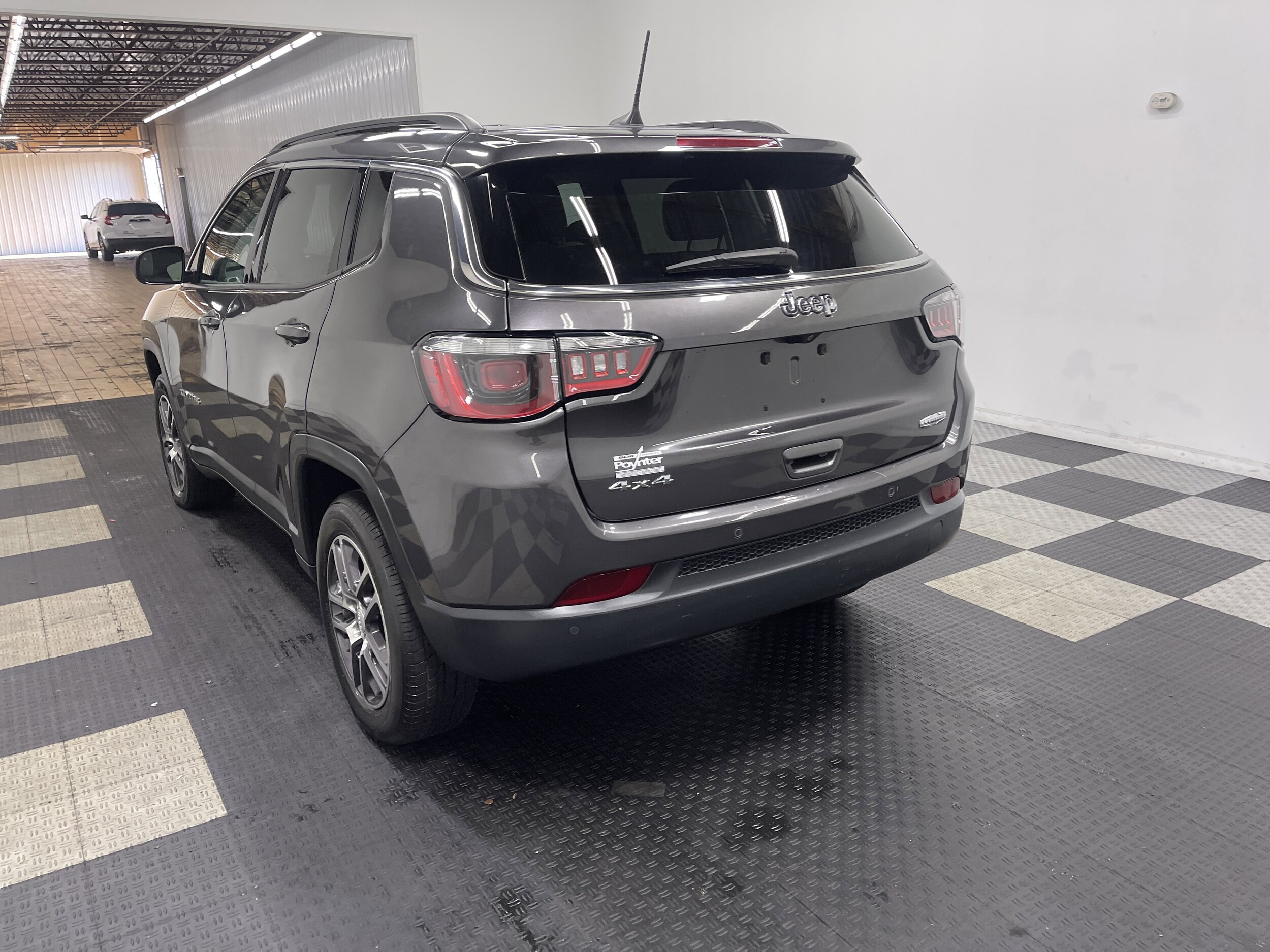 2018 Jeep Compass Latitude photo 2