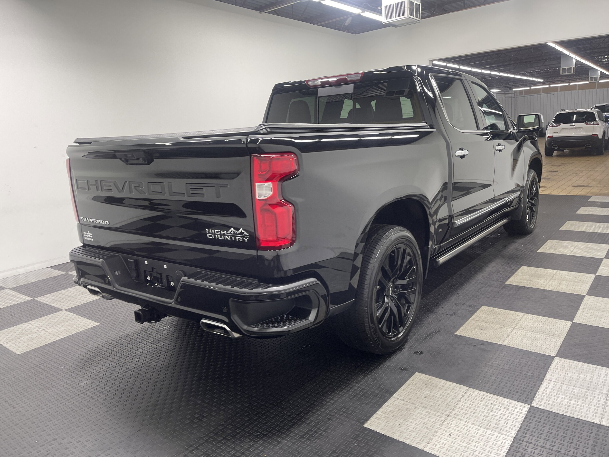 2024 Chevrolet Silverado 1500 High Country photo 3