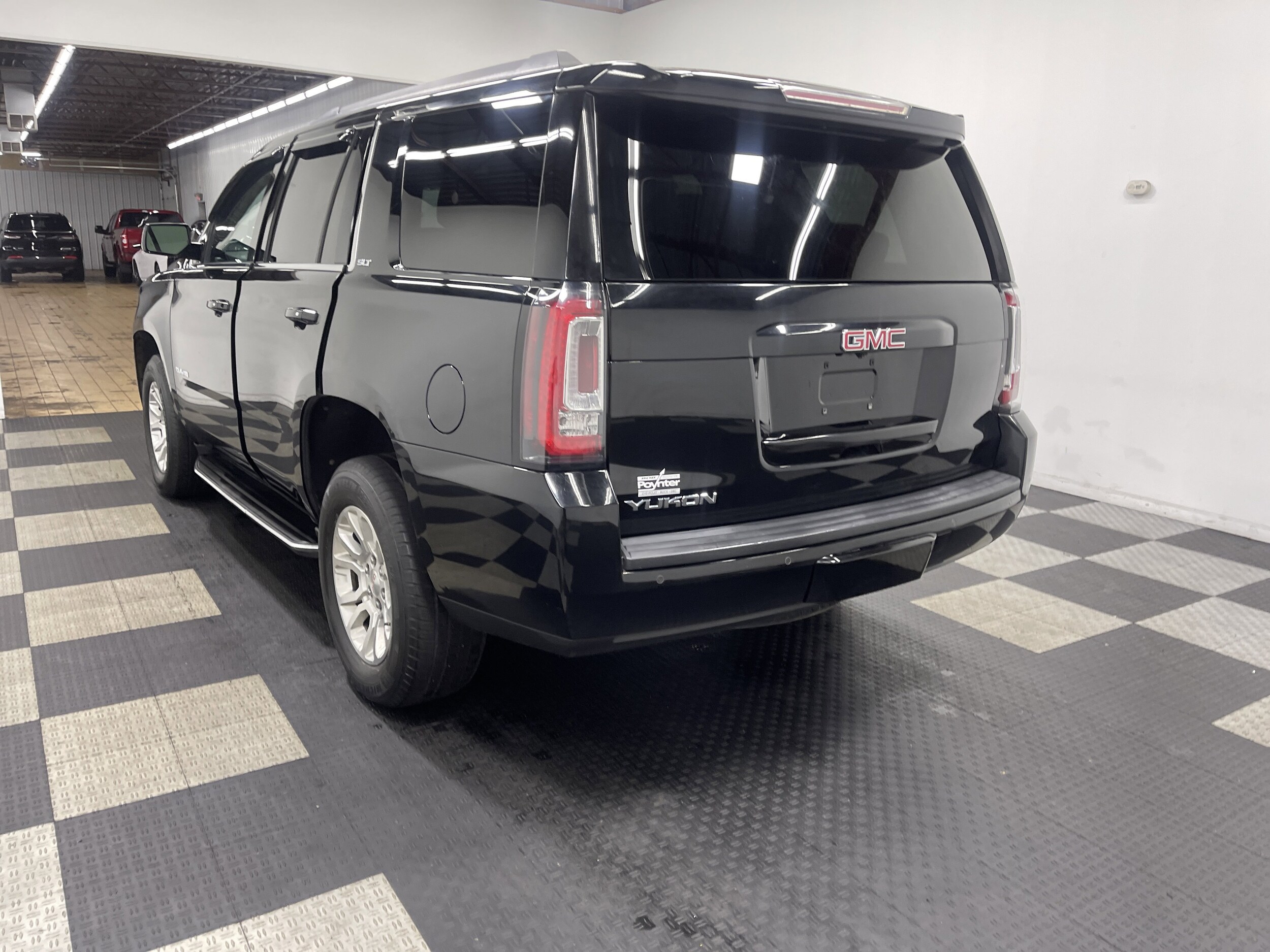 2017 Gmc Yukon SLT photo 2