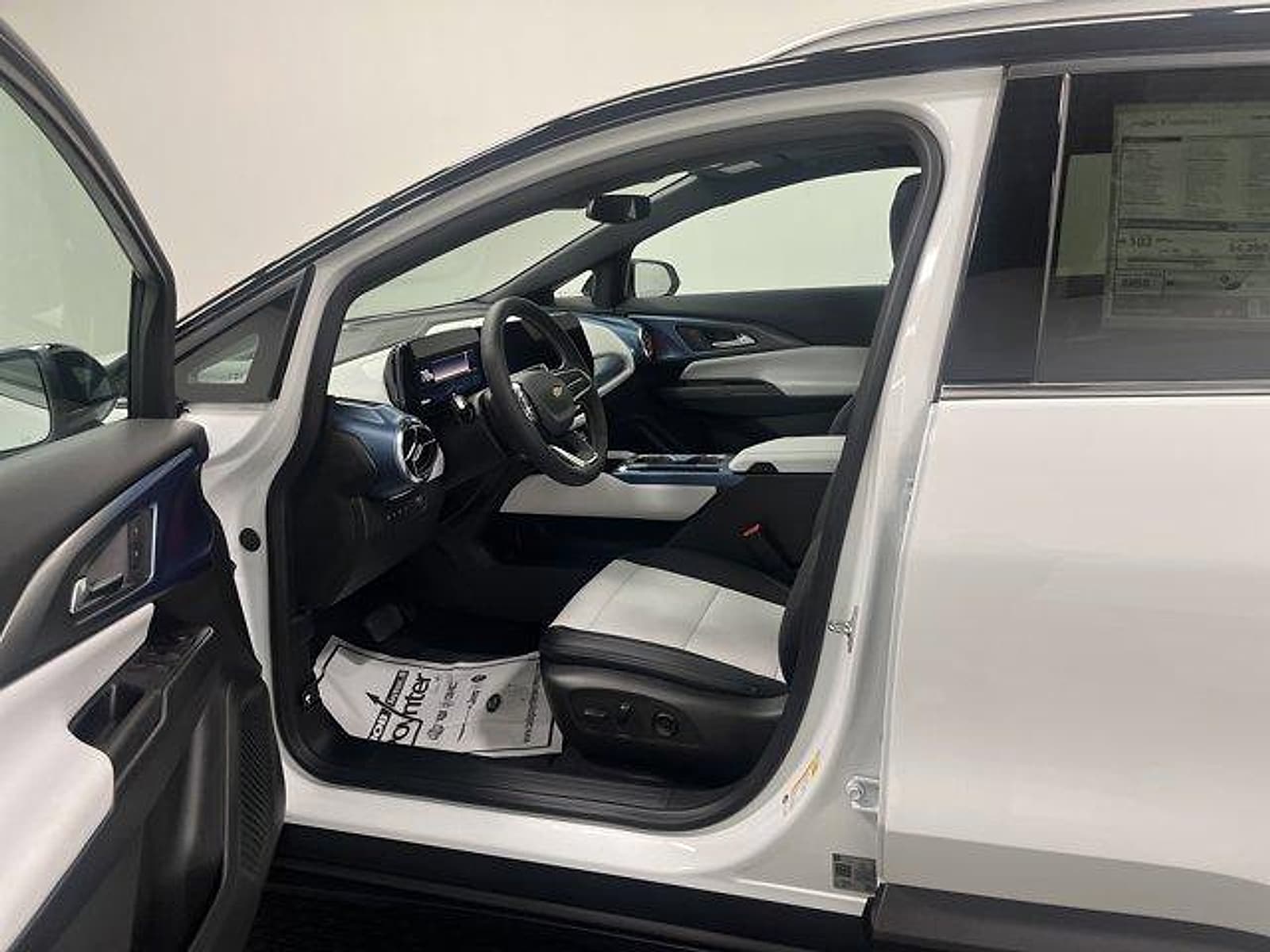2026 Chevrolet Equinox EV 2LT - Photo 7