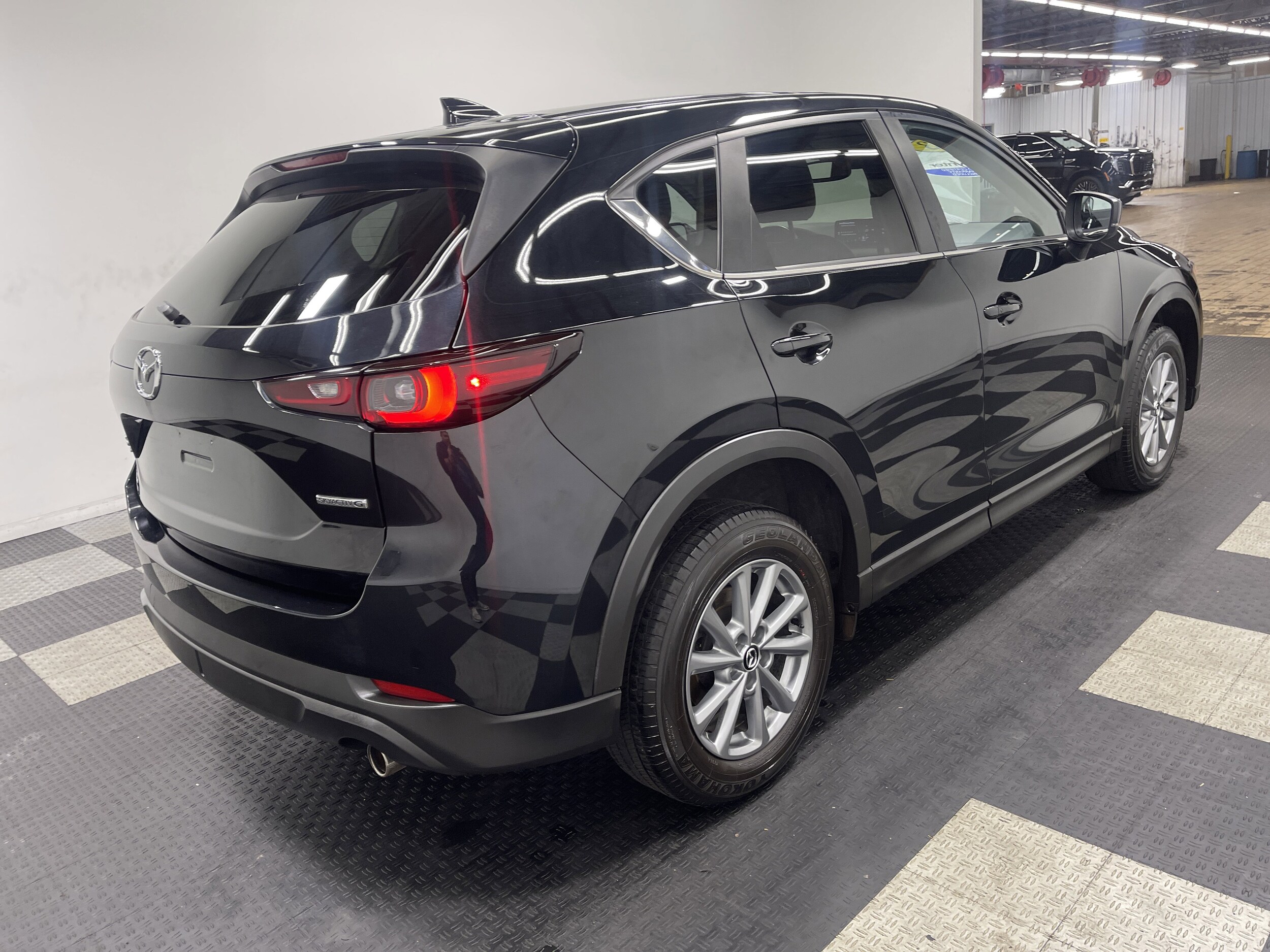 2023 Mazda CX-5 2.5 S Preferred photo 3