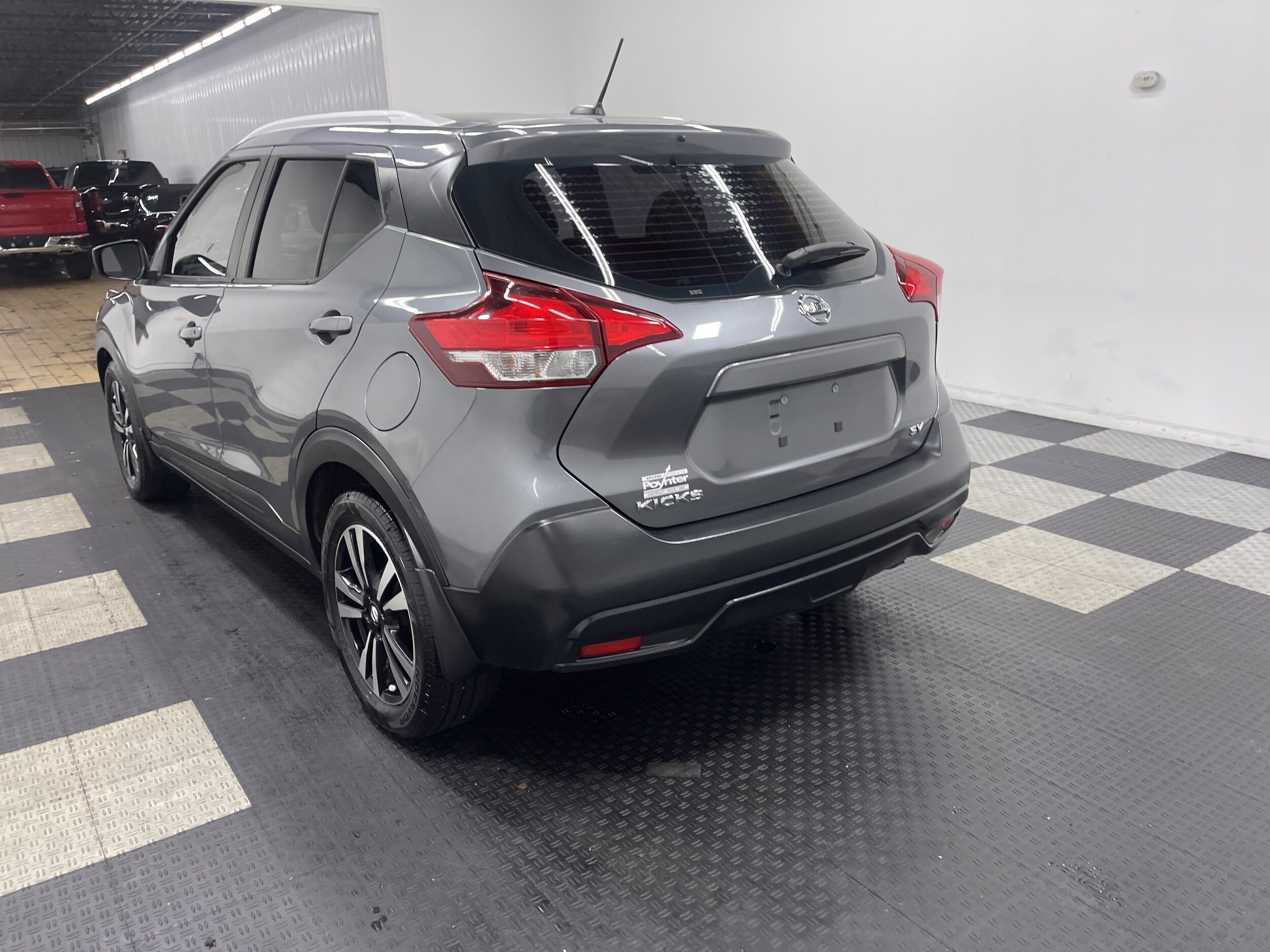 2019 Nissan Kicks SV photo 2