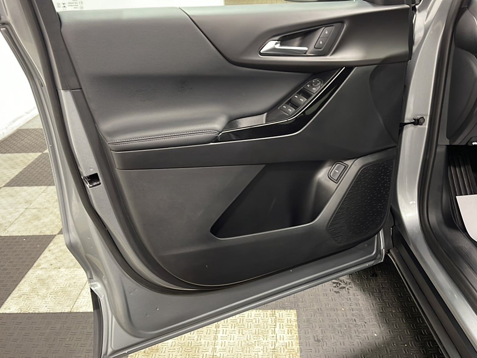 2027 Chevrolet Equinox LT - Photo 13