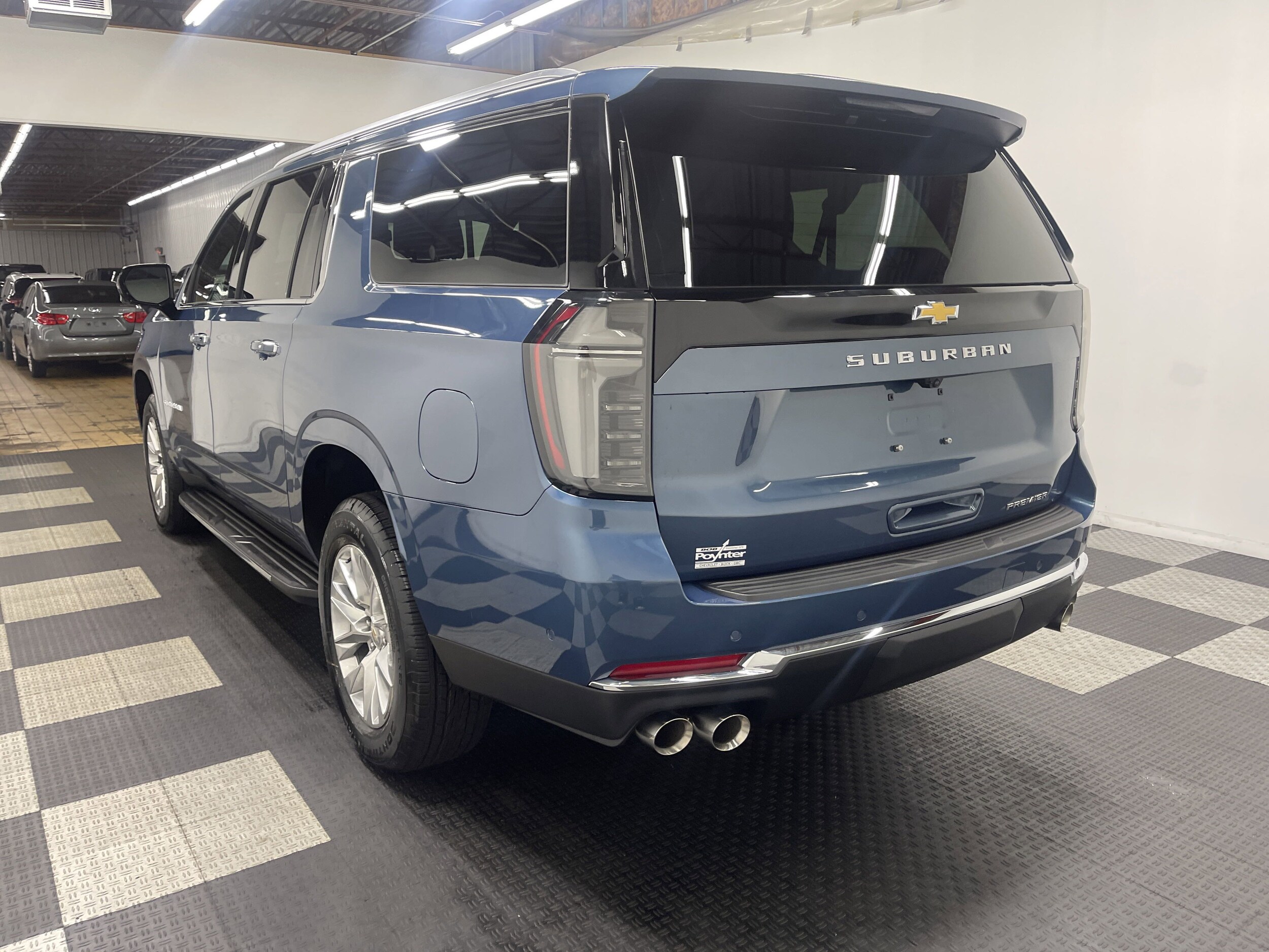2025 Chevrolet Suburban Premier photo 2