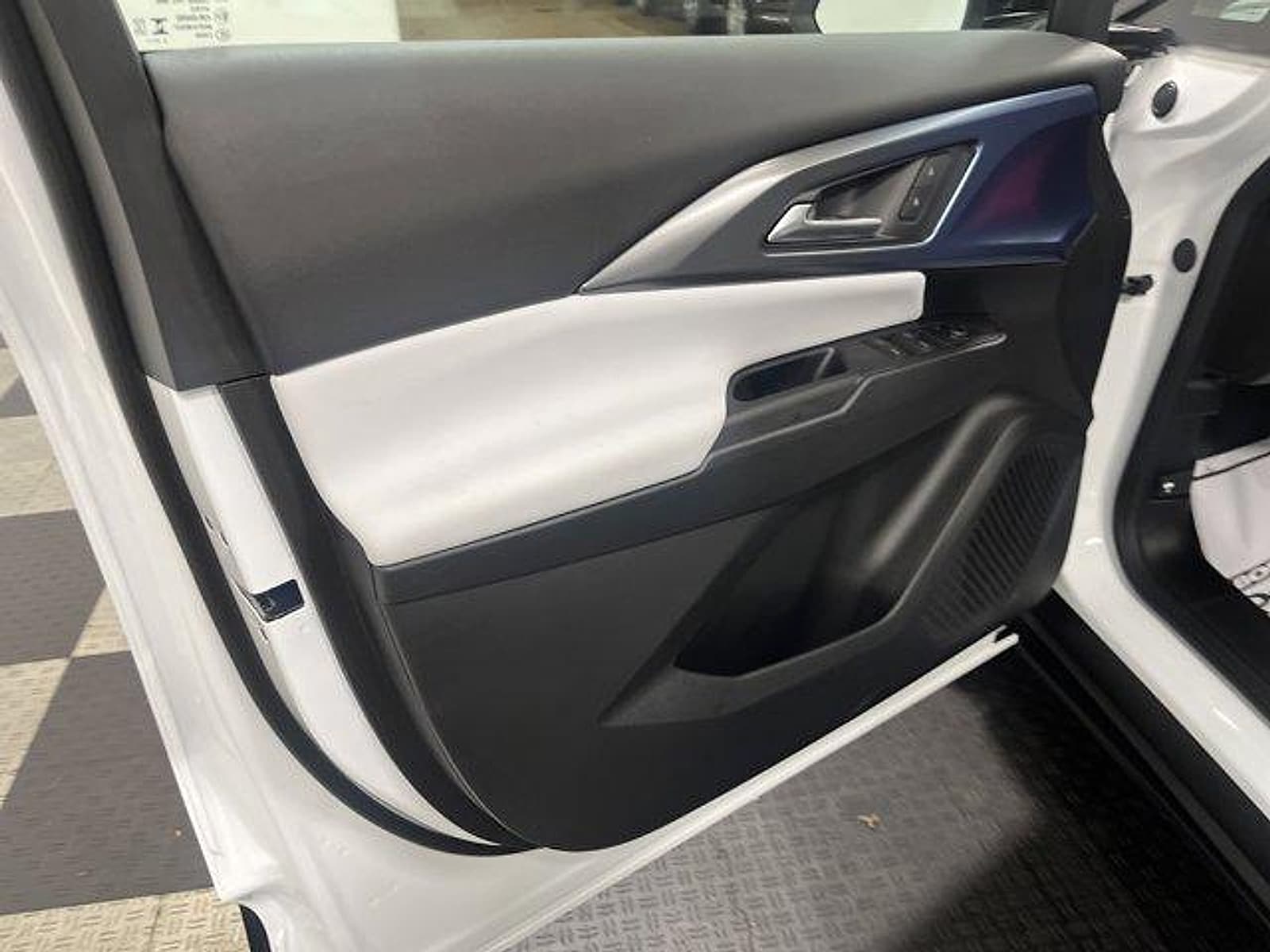 2026 Chevrolet Equinox EV 2LT - Photo 8