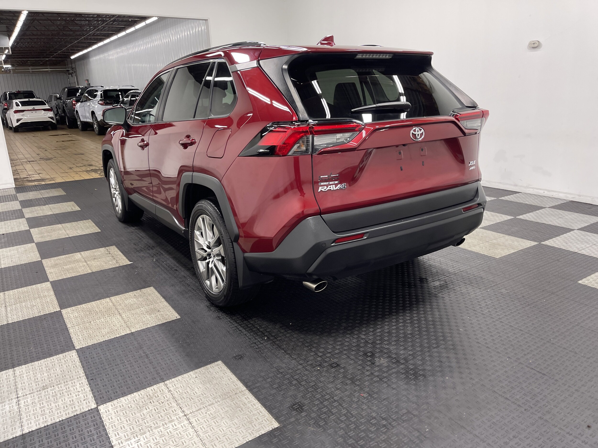 2019 Toyota RAV4 XLE Premium photo 2