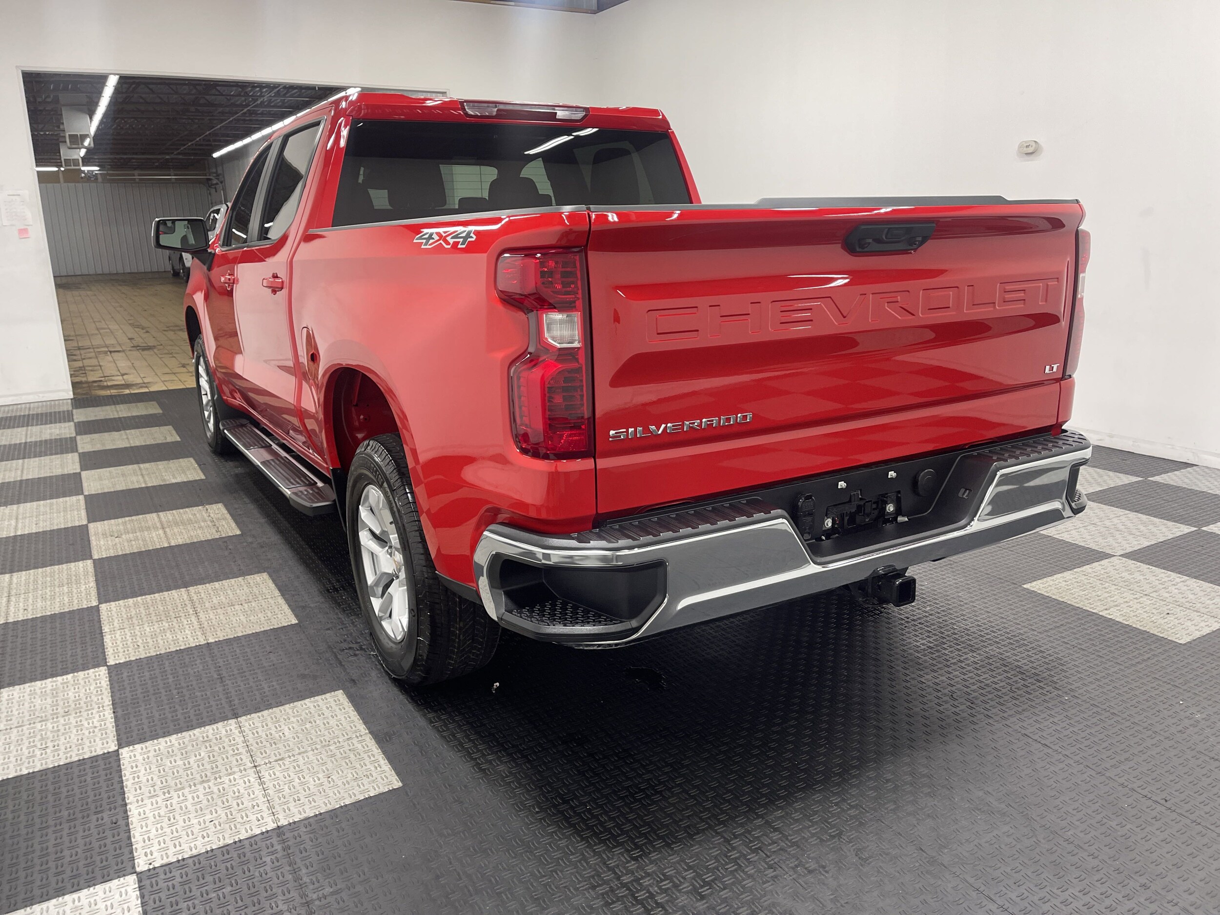 2025 Chevrolet Silverado 1500 LT photo 2