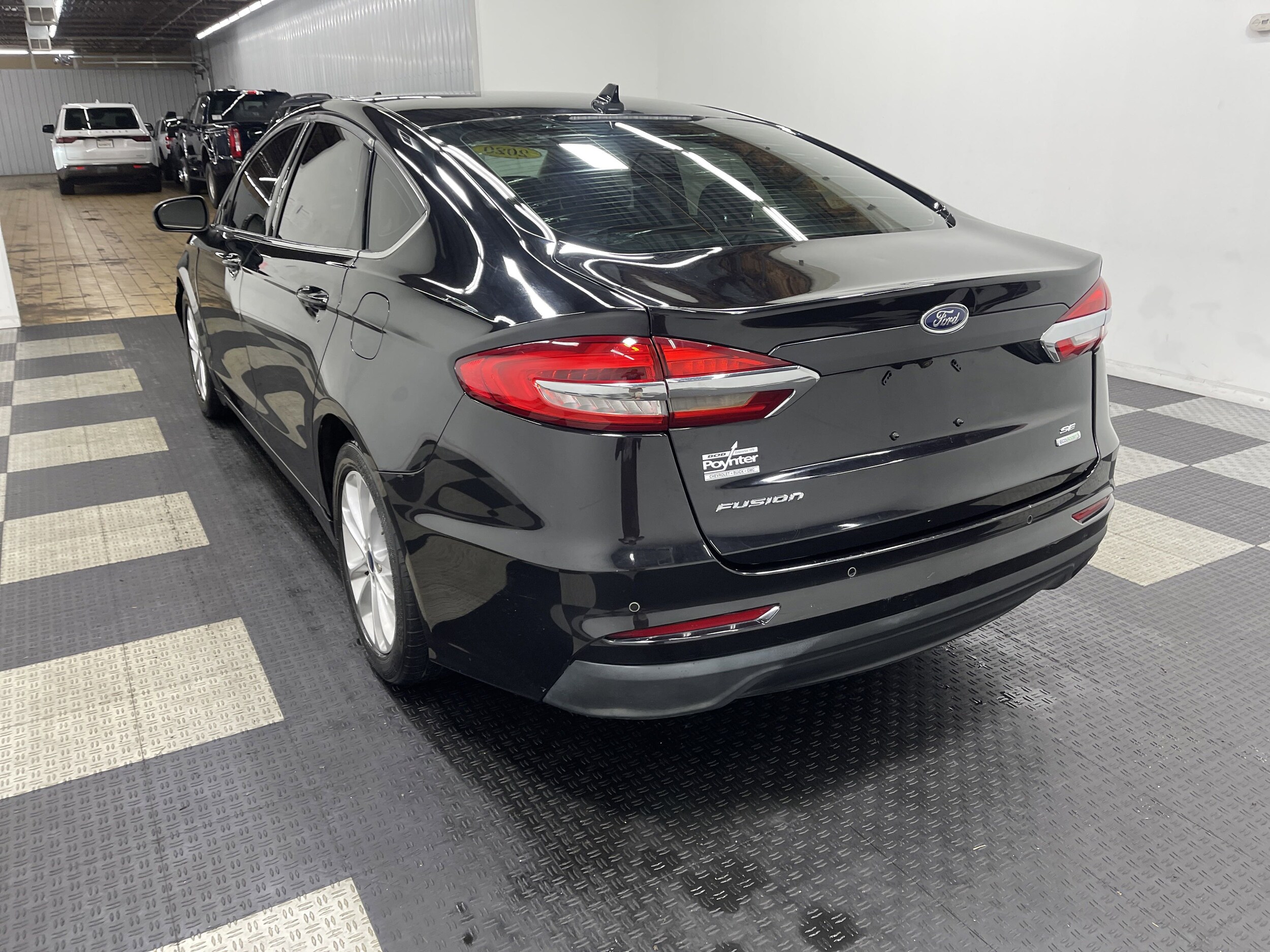 2020 Ford Fusion SE photo 2