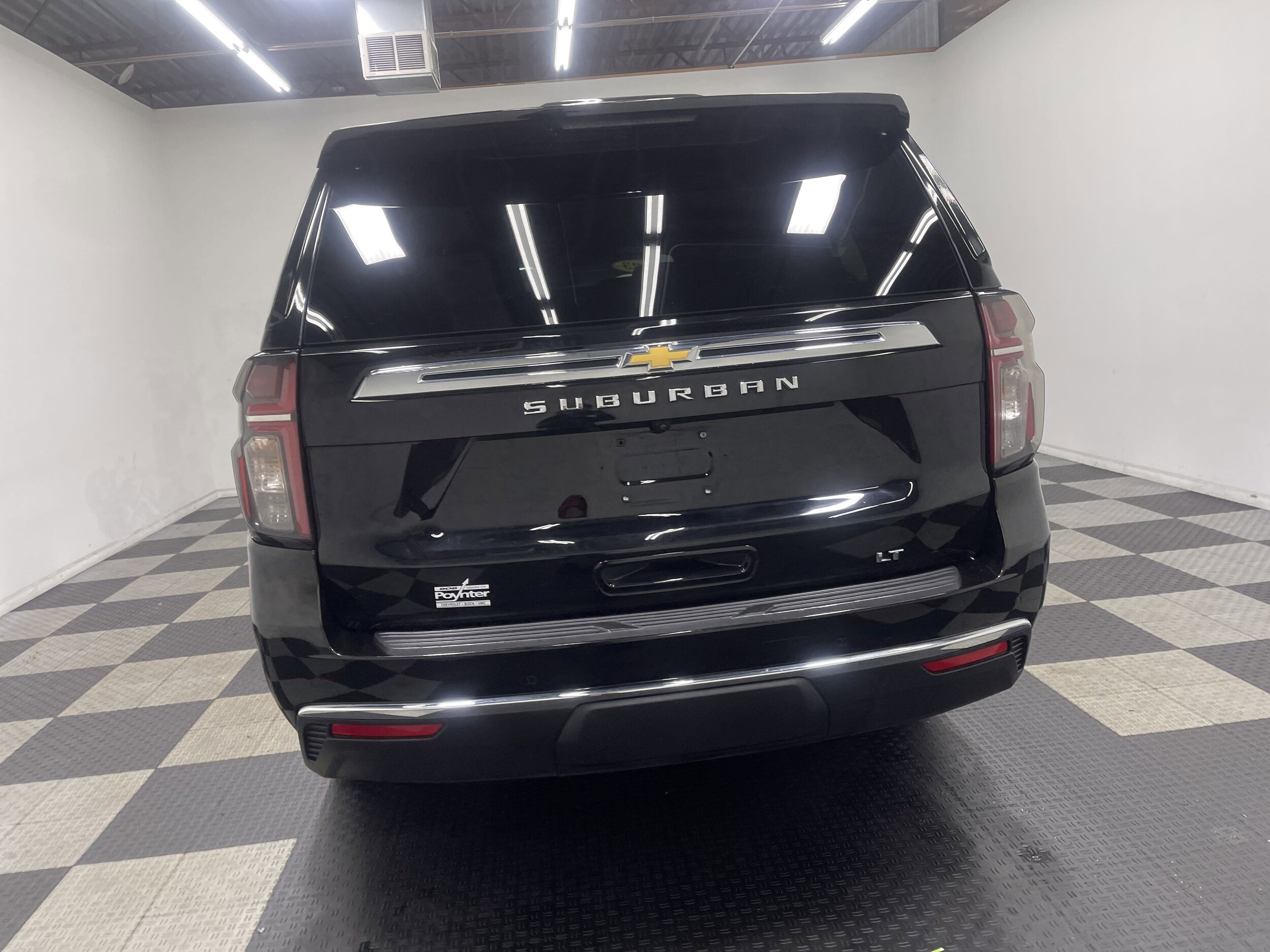 2023 Chevrolet Suburban LT photo 2