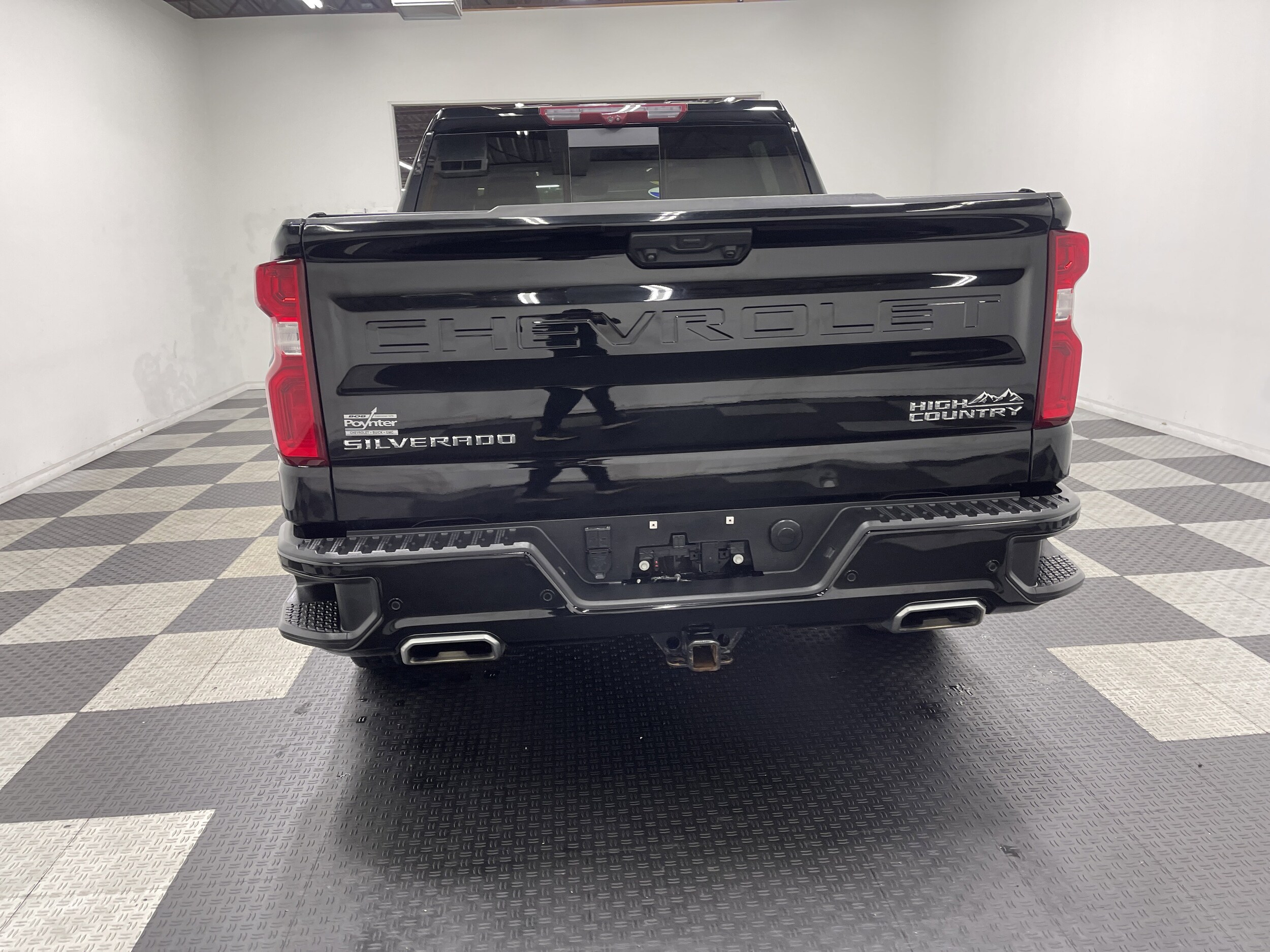2023 Chevrolet Silverado 1500 High Country photo 3