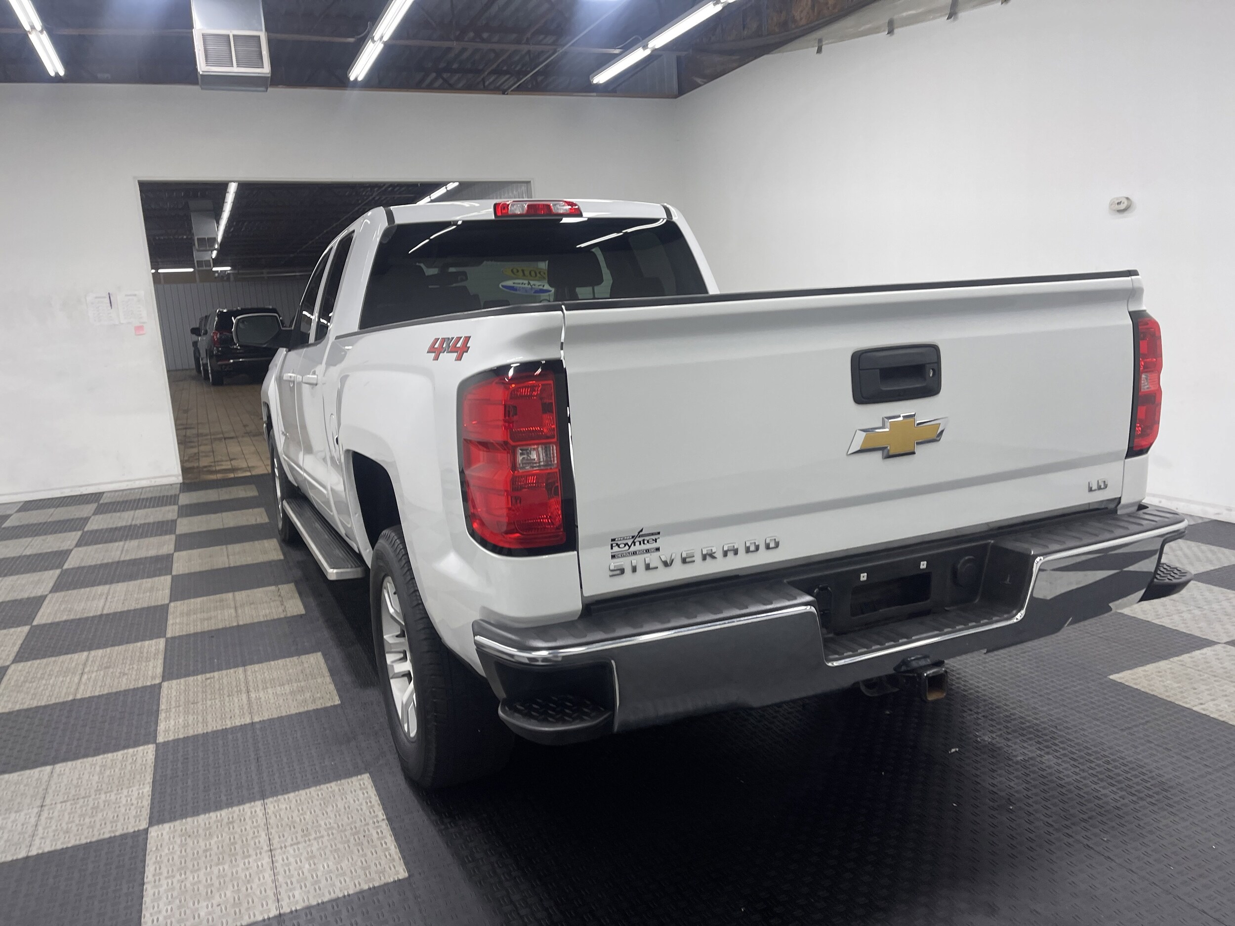 2019 Chevrolet Silverado LT photo 2