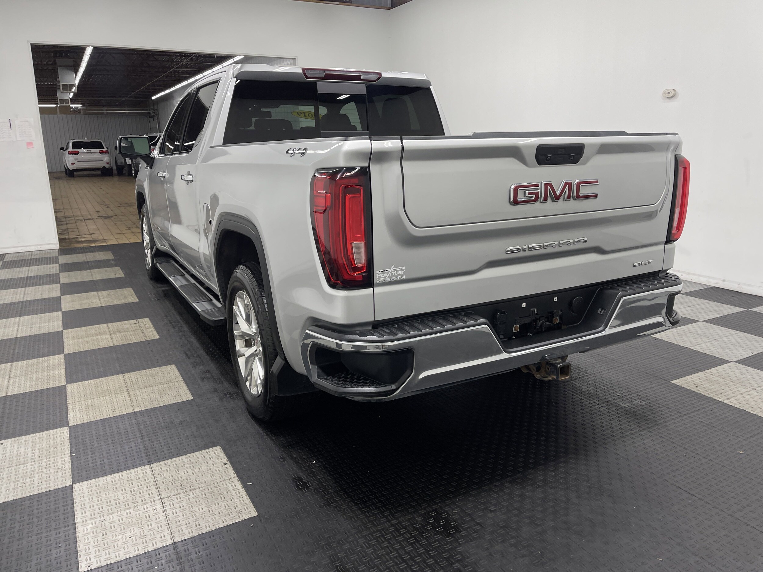 2019 Gmc Sierra 1500 SLT photo 2