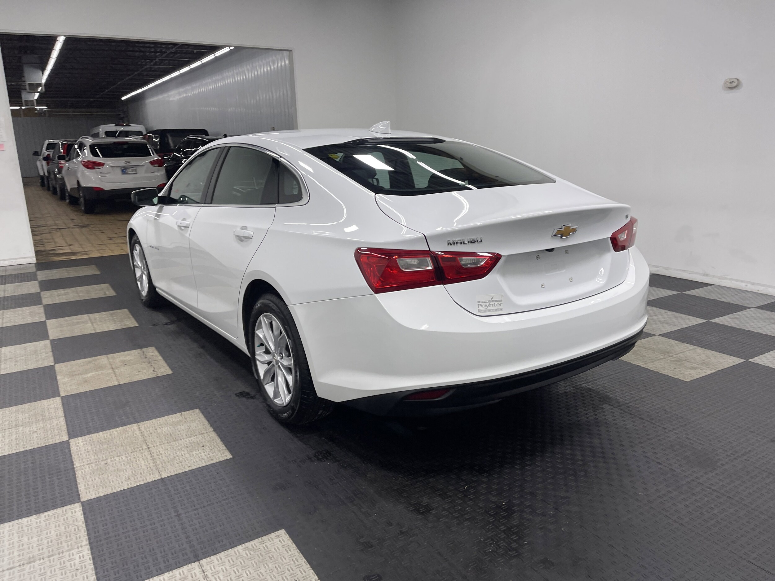 2023 Chevrolet Malibu 1LT photo 2
