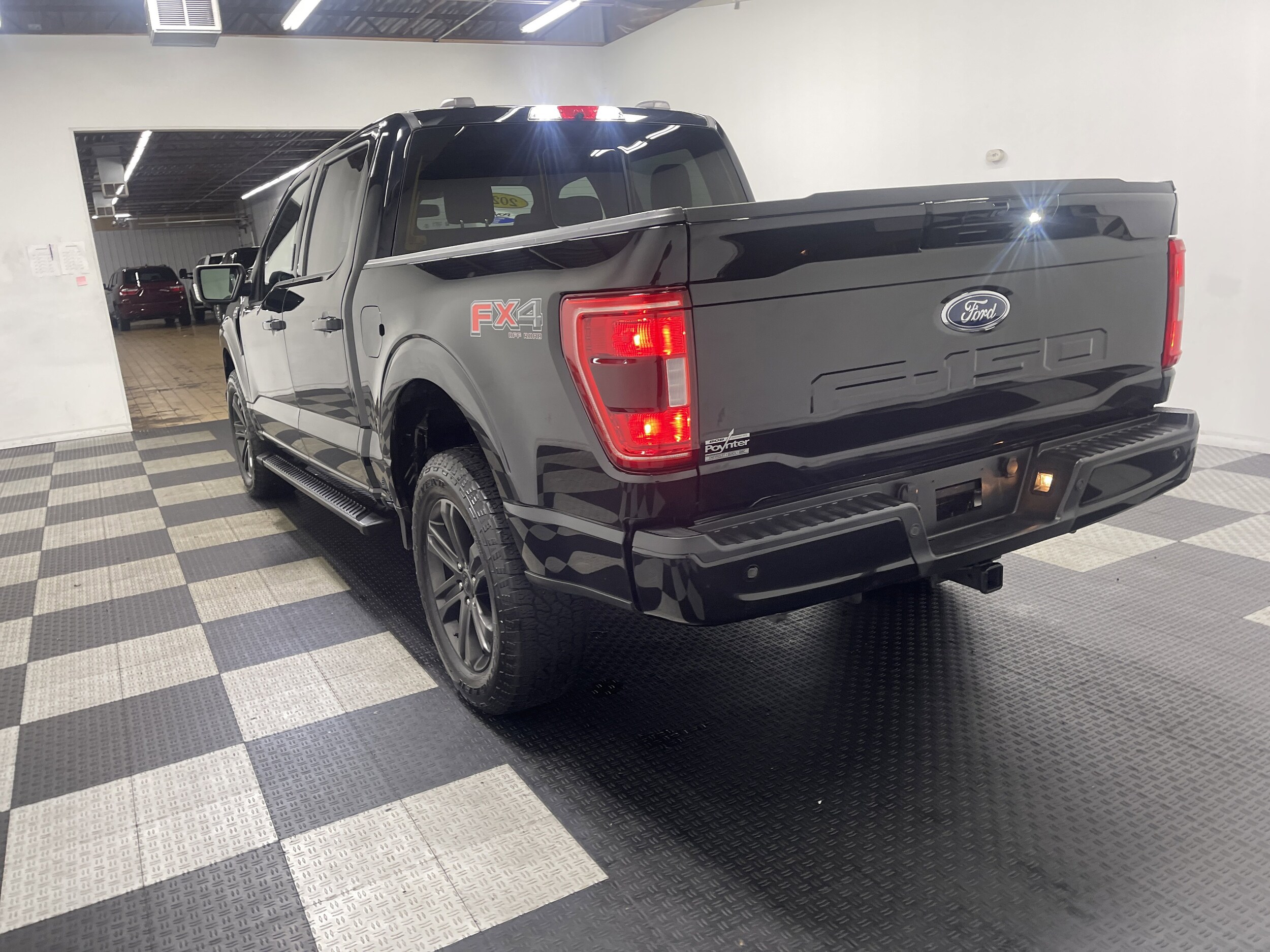 2022 Ford F-150 XL photo 2