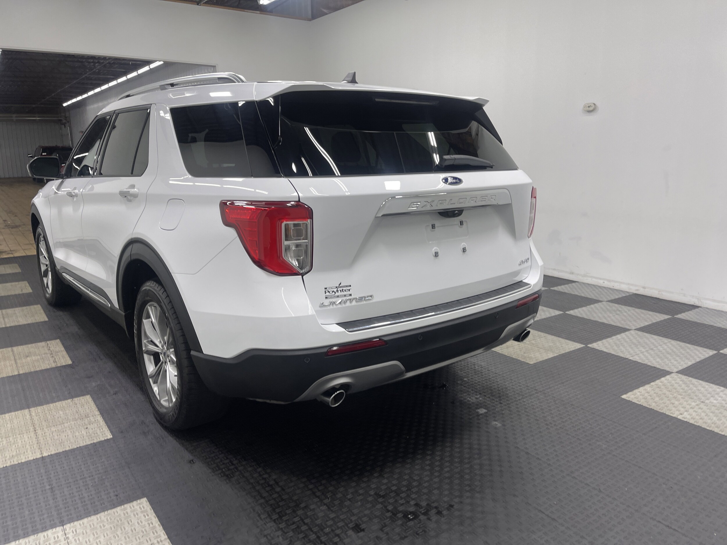 2024 Ford Explorer Limited photo 2