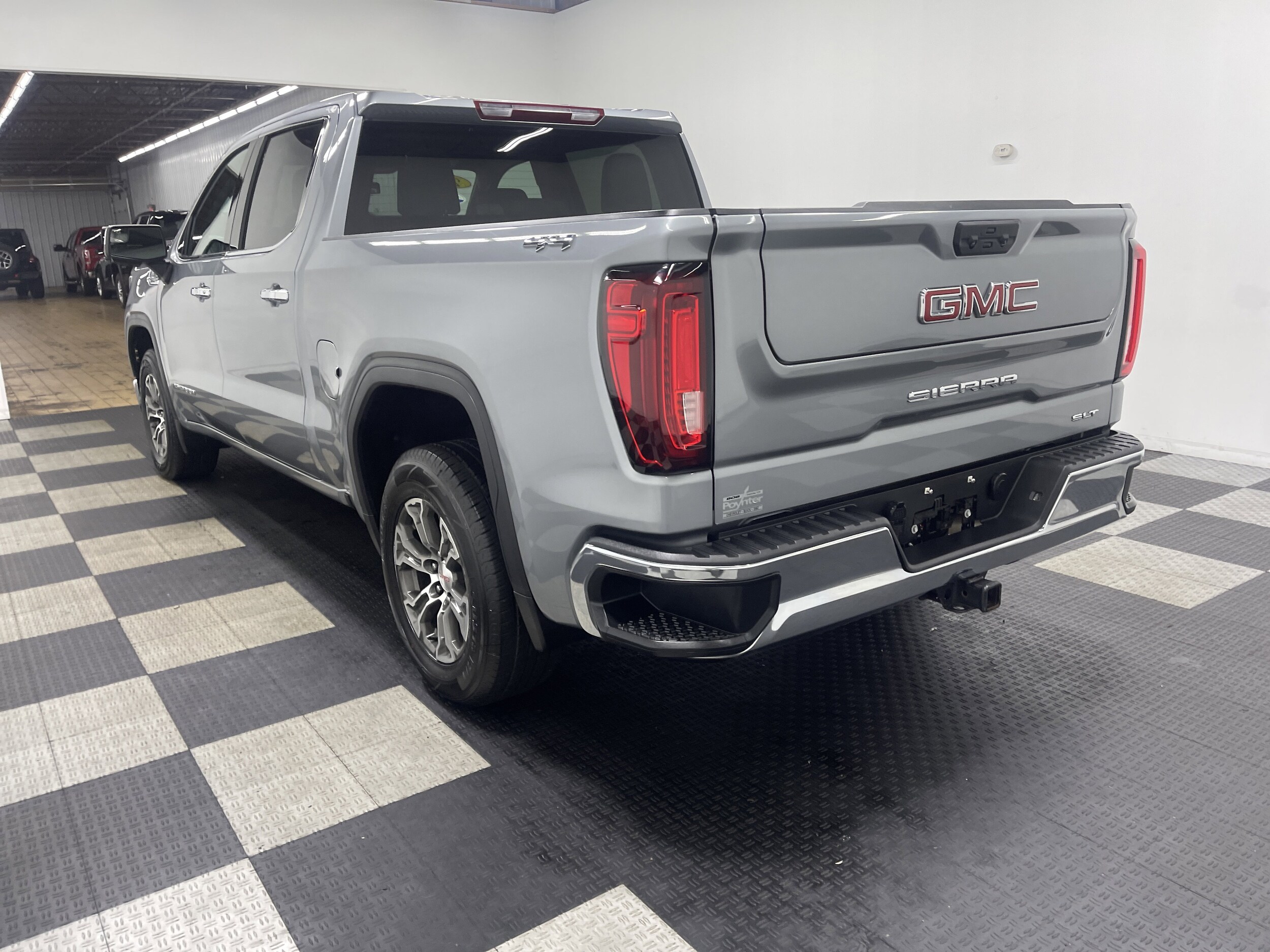 2024 Gmc Sierra 1500 SLT photo 2