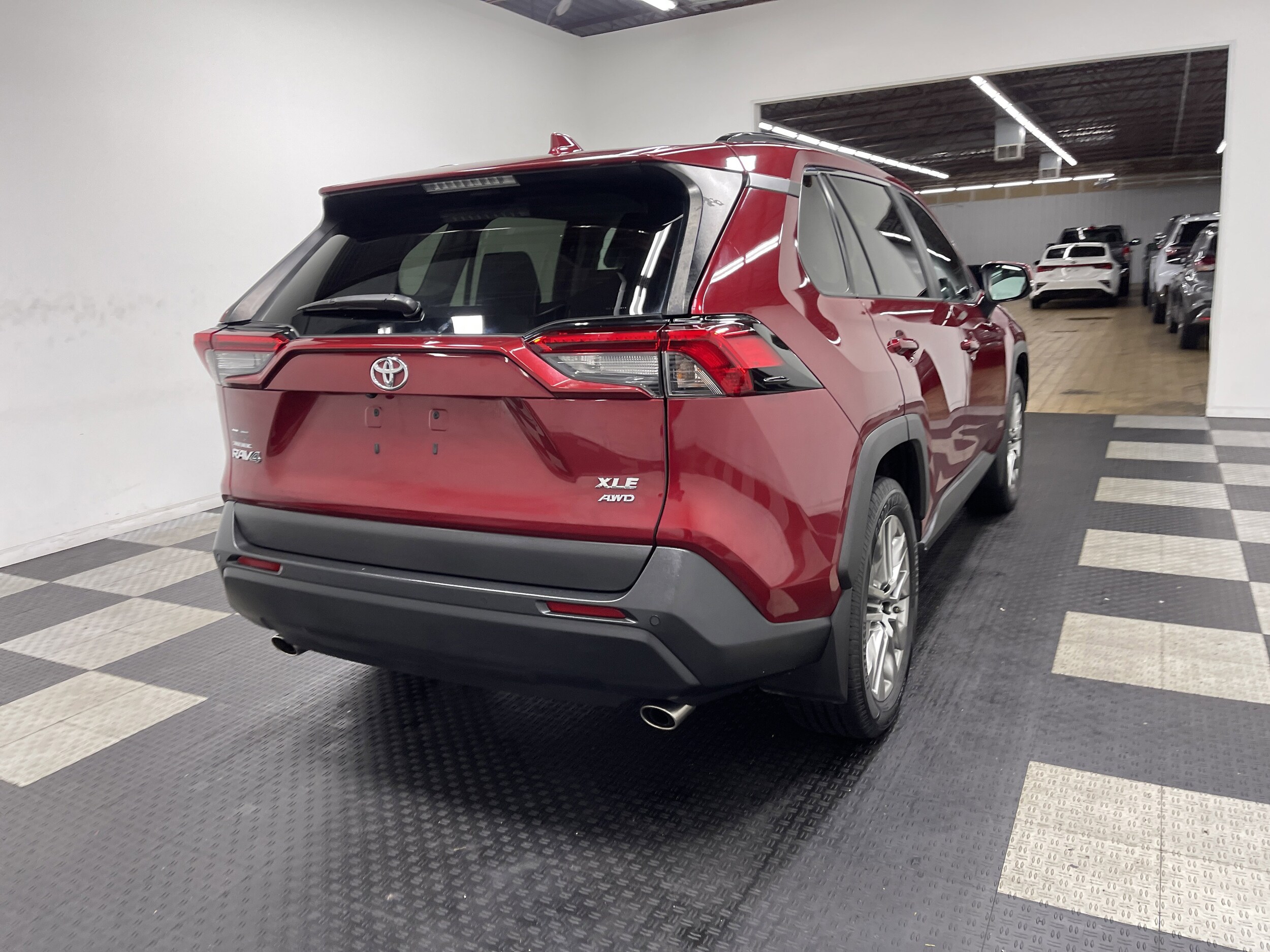 2019 Toyota RAV4 XLE Premium photo 4