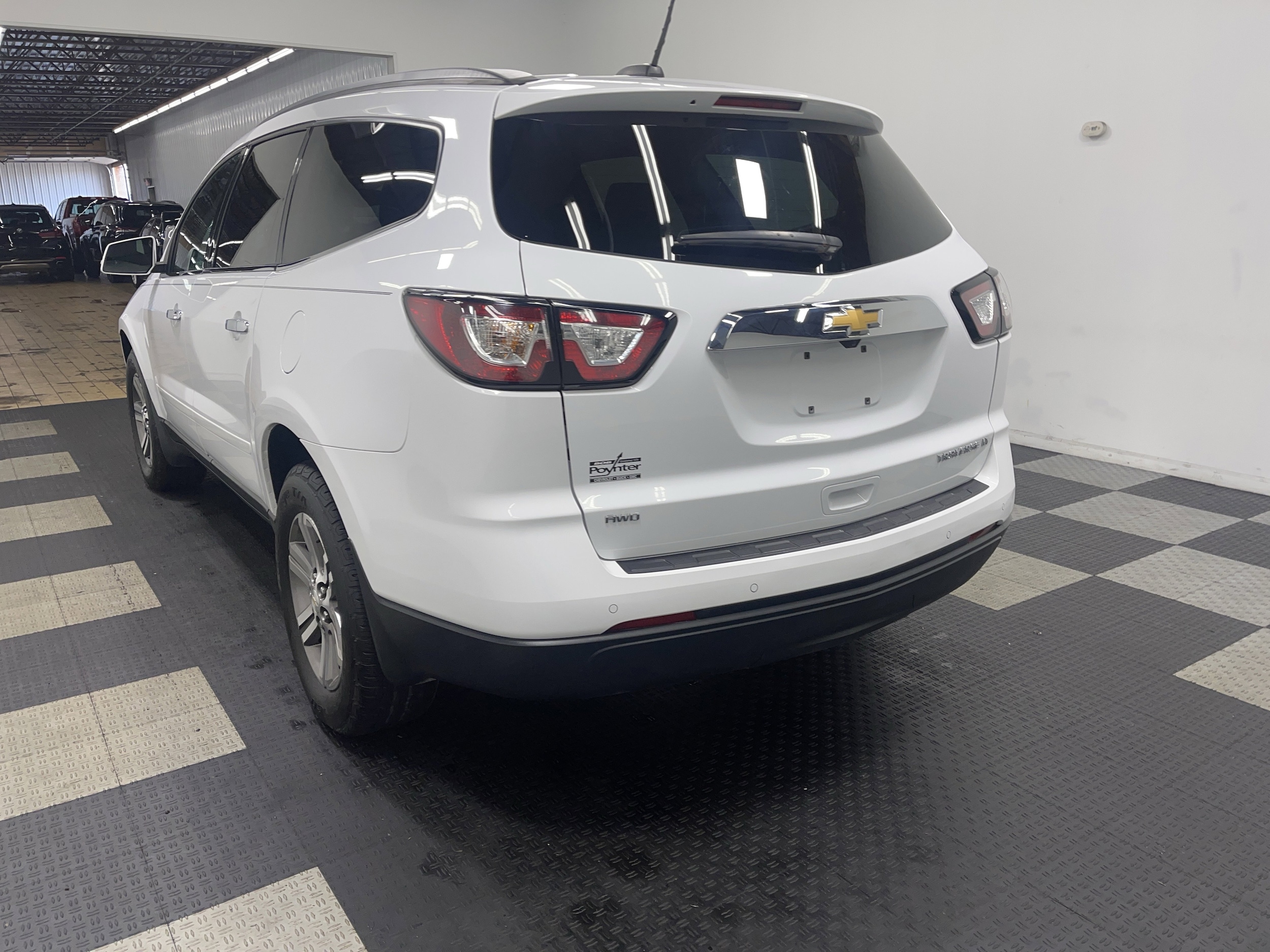 Used 2016 Chevrolet Traverse 2LT with VIN 1GNKVHKD9GJ336203 for sale in Seymour, IN